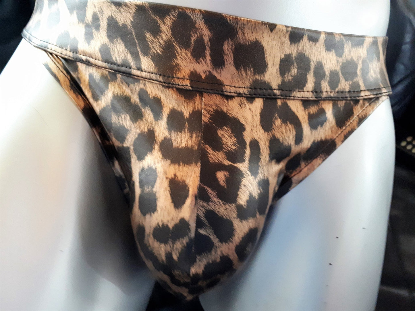 Thong fetisch ouvert Silikon Cockring Polos Leodruck Spielhose open Butt Suspensorium Push Up - SEXSENSE
