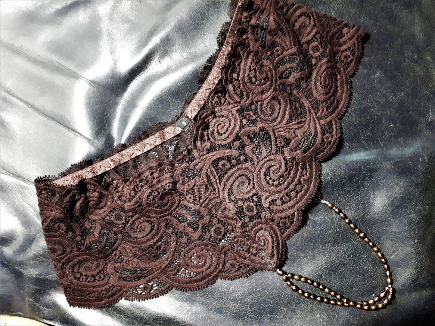 Perlenstring Unterwäsche für Damen sexy Dessous in dunkelbraun Slip aus elastischer Spitze echte braunen Süßwasserperlen - SEXSENSE