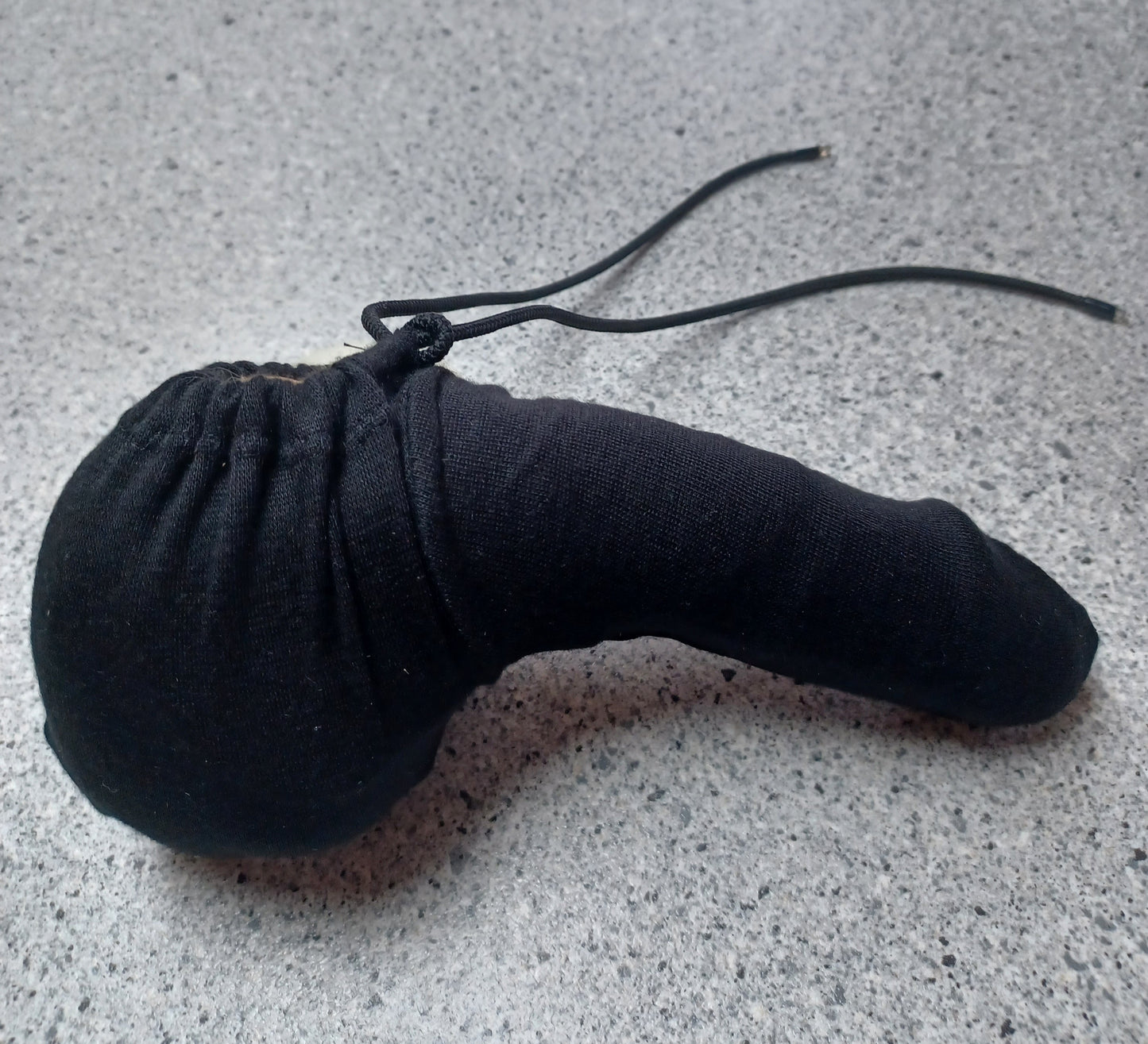 matt schwarze Penissocke aus elastischem Modal vorne geschlossen mit Gummibändel zum Schnüren