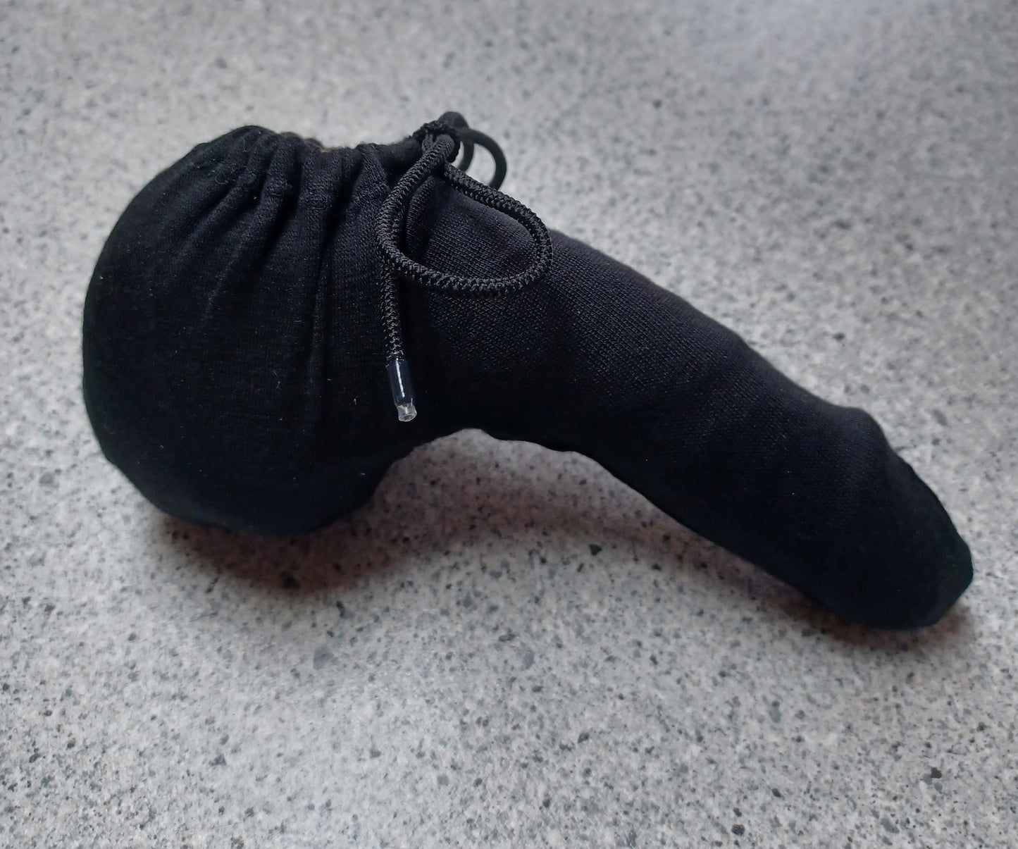 matt schwarze Penissocke aus elastischem Modal vorne geschlossen mit Gummibändel zum Schnüren