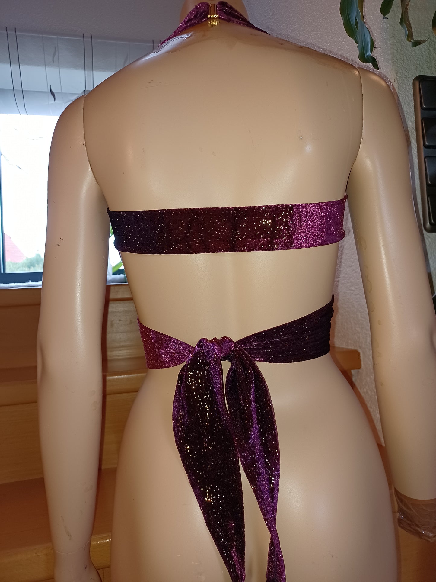 Bandage Wickel-Top Bikini Oberteil in beerenfarben mit Gold Metallic Glitter bauchfrei aus Samt Tanzsport-Lycra