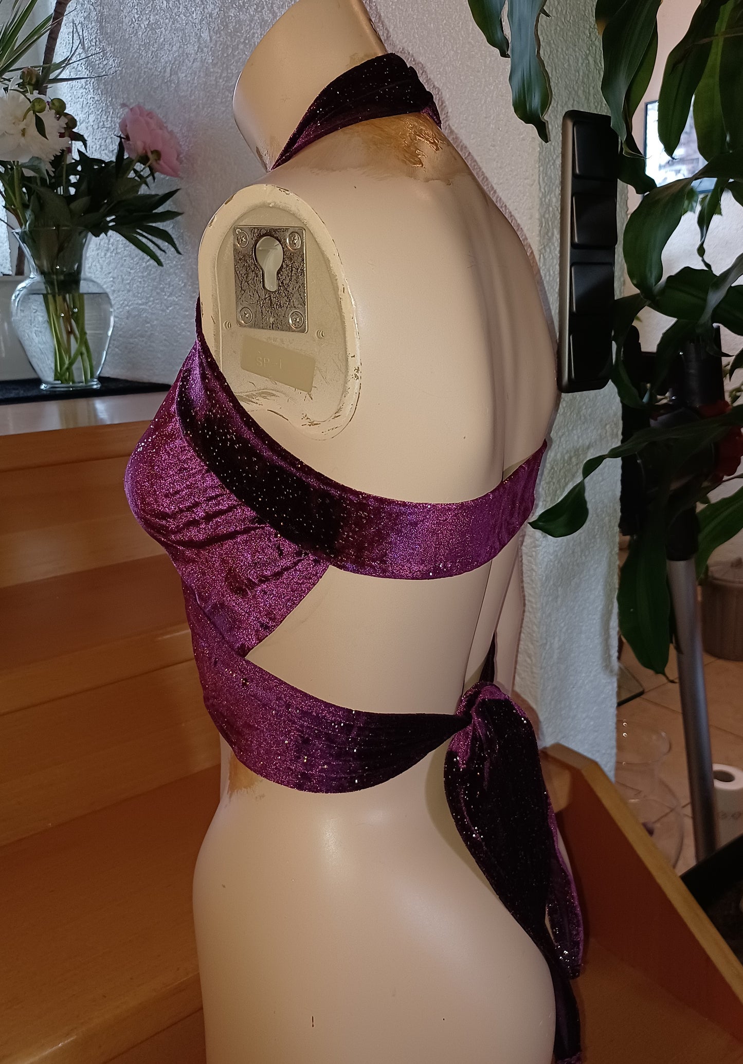 Bandage Wickel-Top Bikini Oberteil in beerenfarben mit Gold Metallic Glitter bauchfrei aus Samt Tanzsport-Lycra