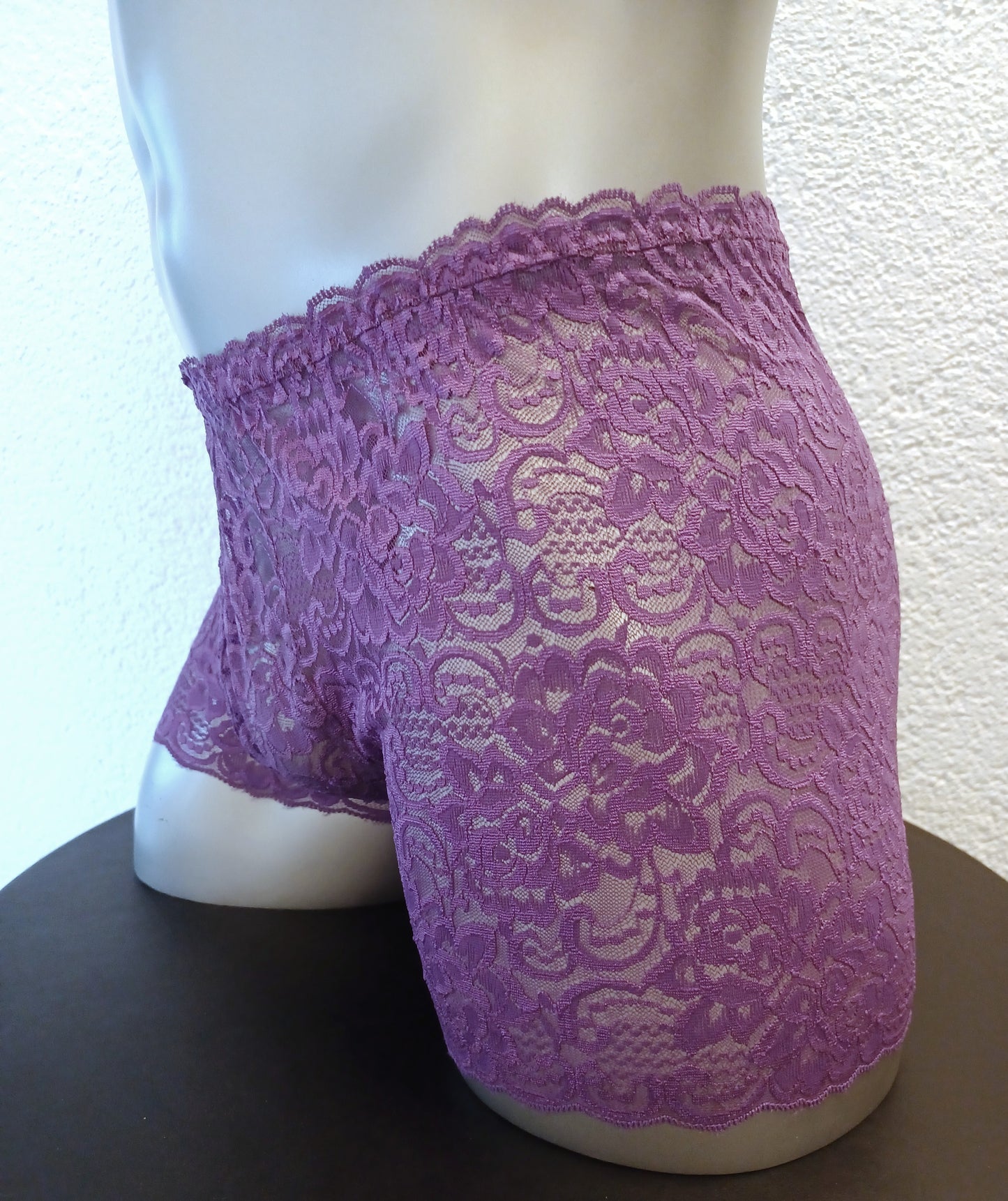 Herren Boxershorts aus lila Spitze Po-offene Unterwäsche open Butt Reizwäsche ouvert Fetisch