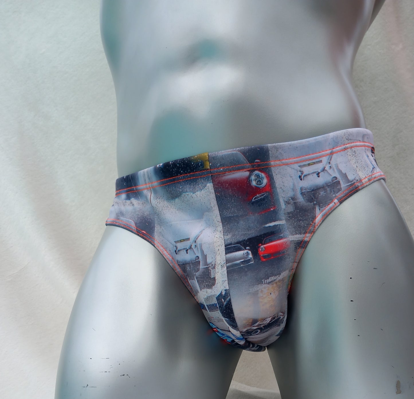 Badehose aus Scubajersey mit Porsche 911 allover Druck.
