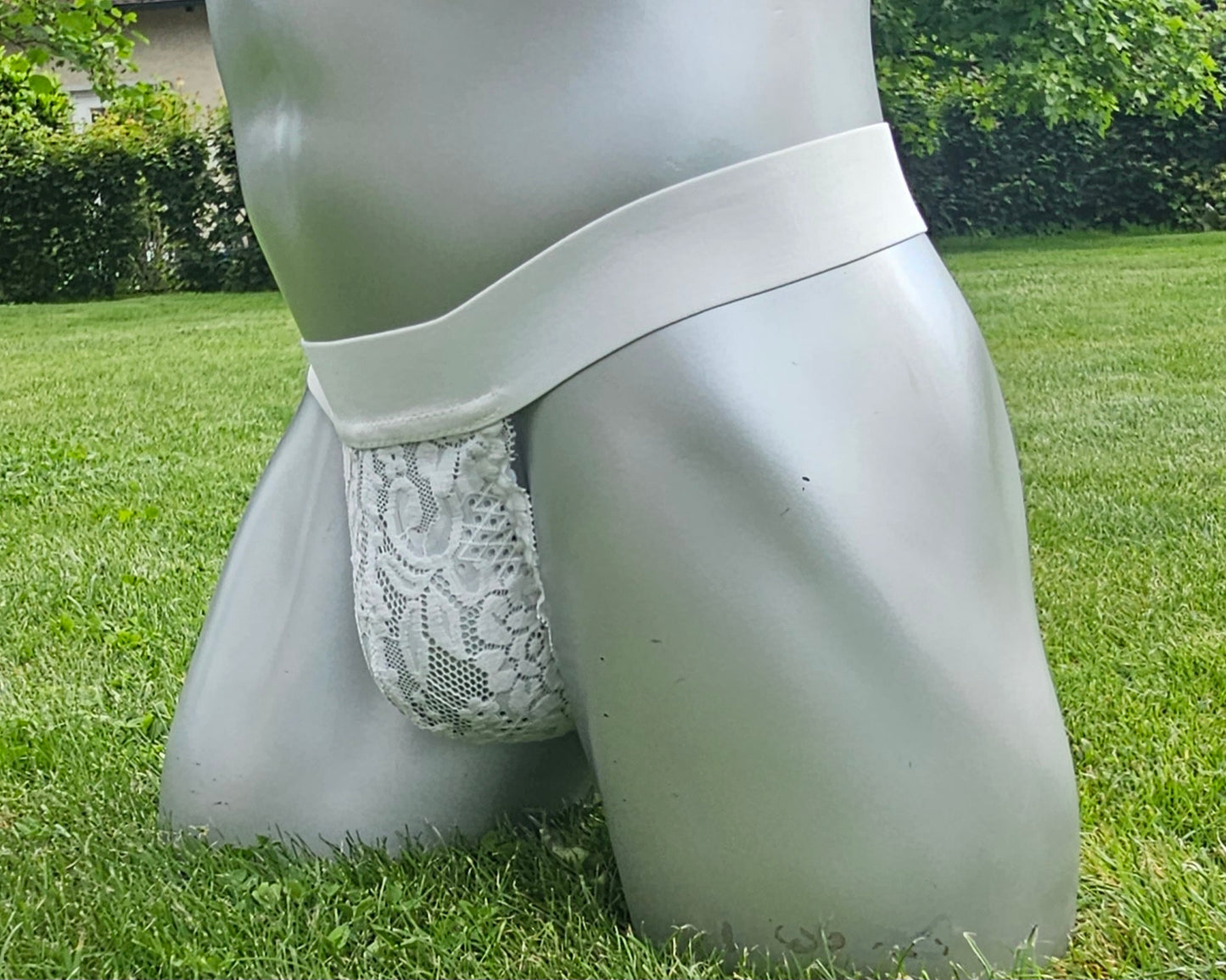 Herren Corsagen - String weiß französische Spitze sexy Dessous en Vogue Front geschnürt - SEXSENSE