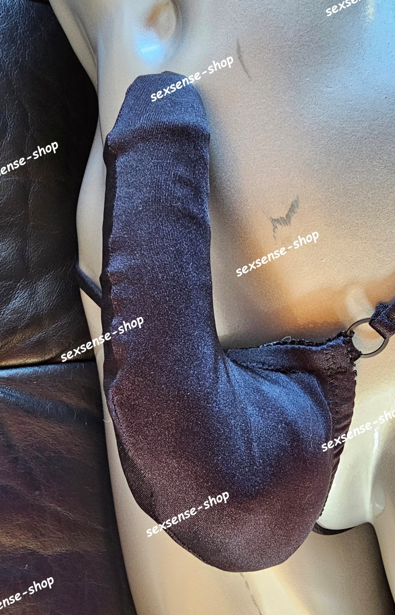 Stand - Up - String Prinz Albert minimalistisch elastisches Lycra Satan - Schwarz - SEXSENSE