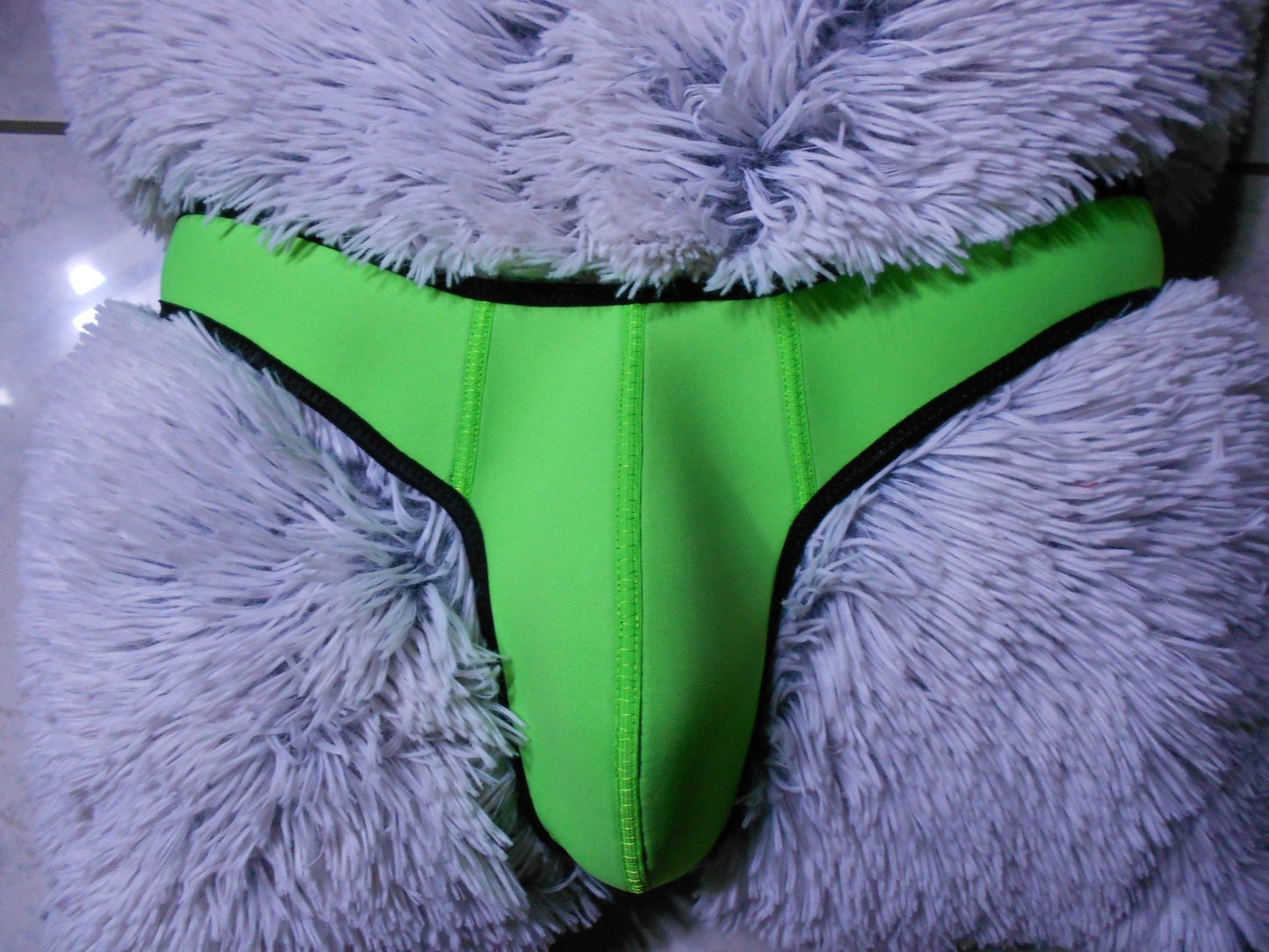 Neongrüner Herren Bade - String echtes 3mm NEOPREN Tauchsport - SEXSENSE