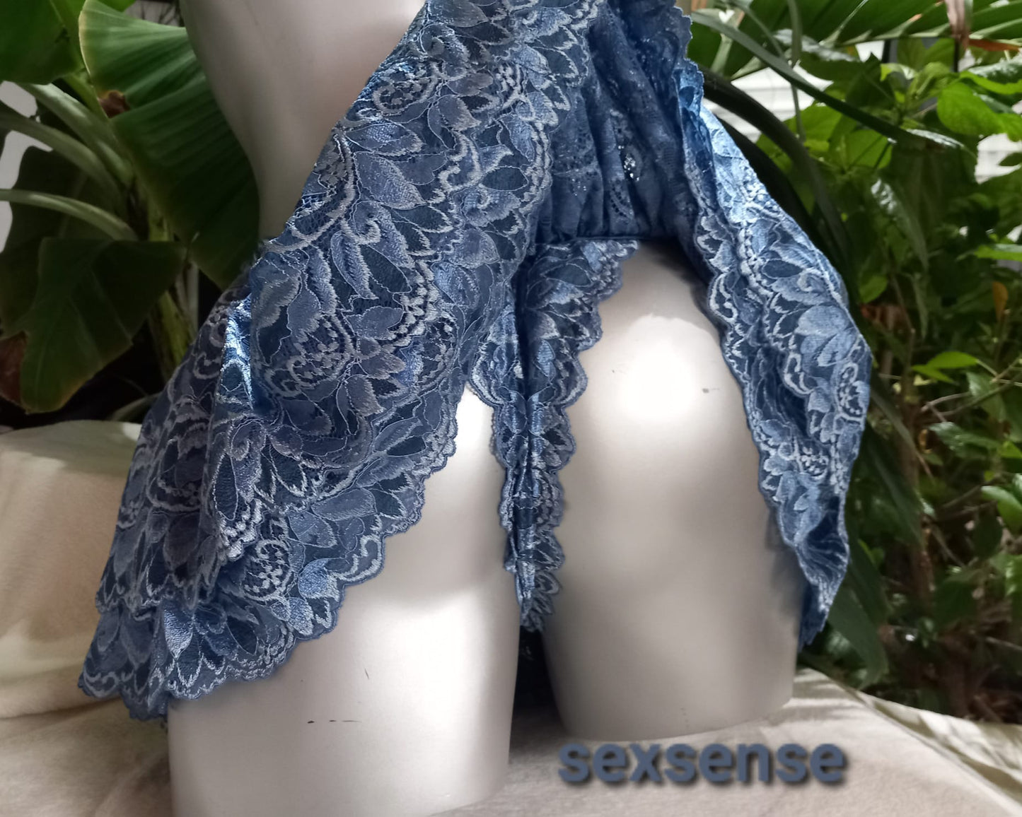 Sissy Unterwäsche Set jeansblaue elastische Spitze String oder Thong mit Rock + 2 - tlg Bustier - SEXSENSE