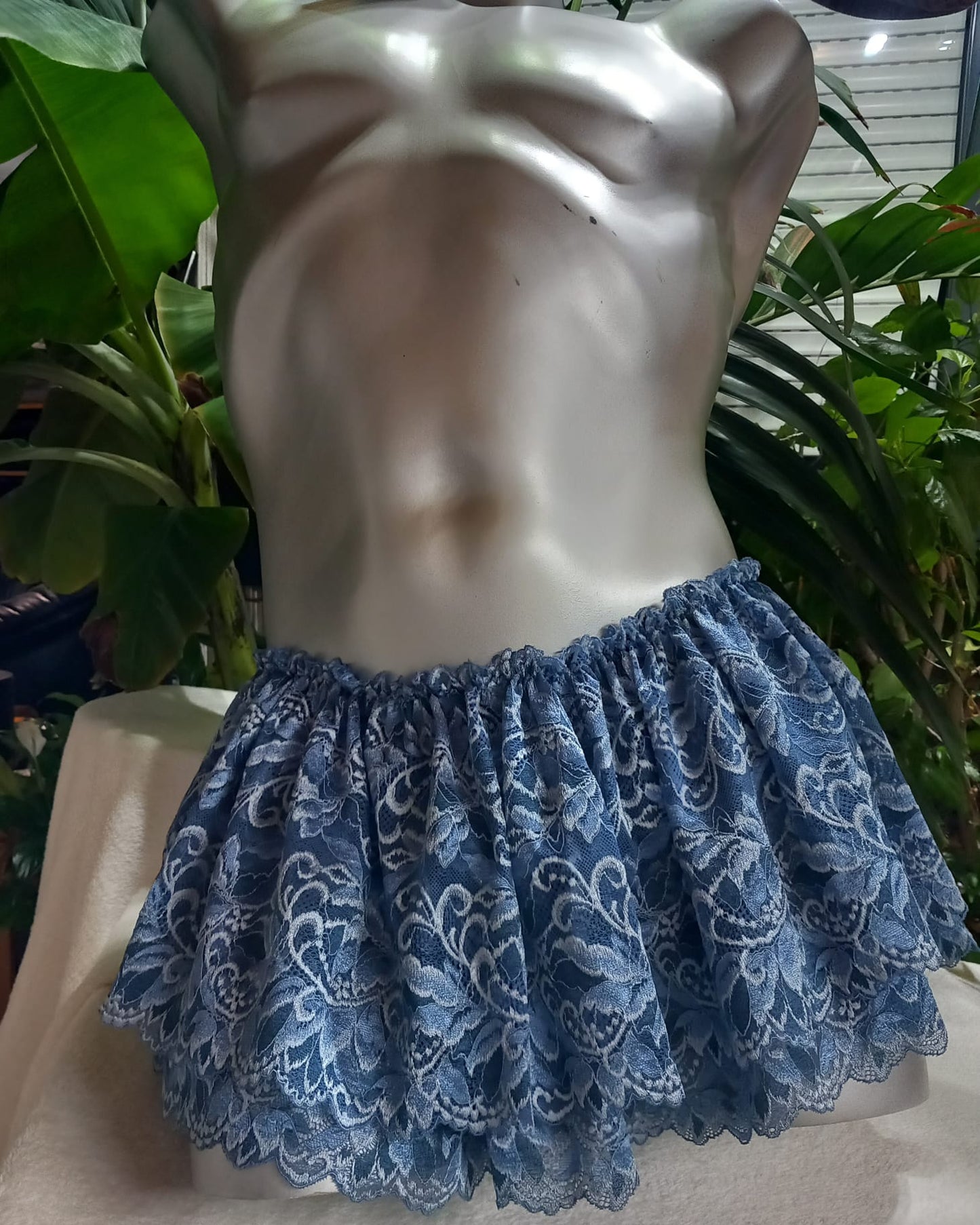 Sissy Unterwäsche Set jeansblaue elastische Spitze String oder Thong mit Rock + 2 - tlg Bustier - SEXSENSE
