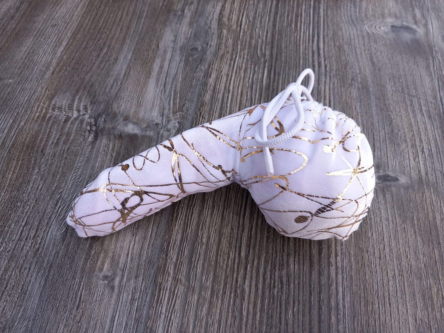 Penissocke Lümmeltüte Juwelensäckchen weißer Lycra Samt mit Gold Sackhalter Willy - Pyjama - SEXSENSE