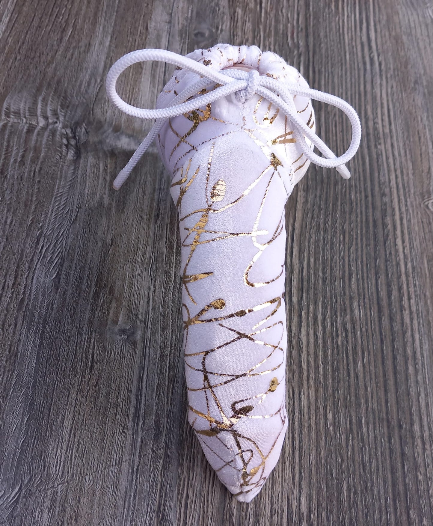 Penissocke Lümmeltüte Juwelensäckchen weißer Lycra Samt mit Gold Sackhalter Willy - Pyjama - SEXSENSE