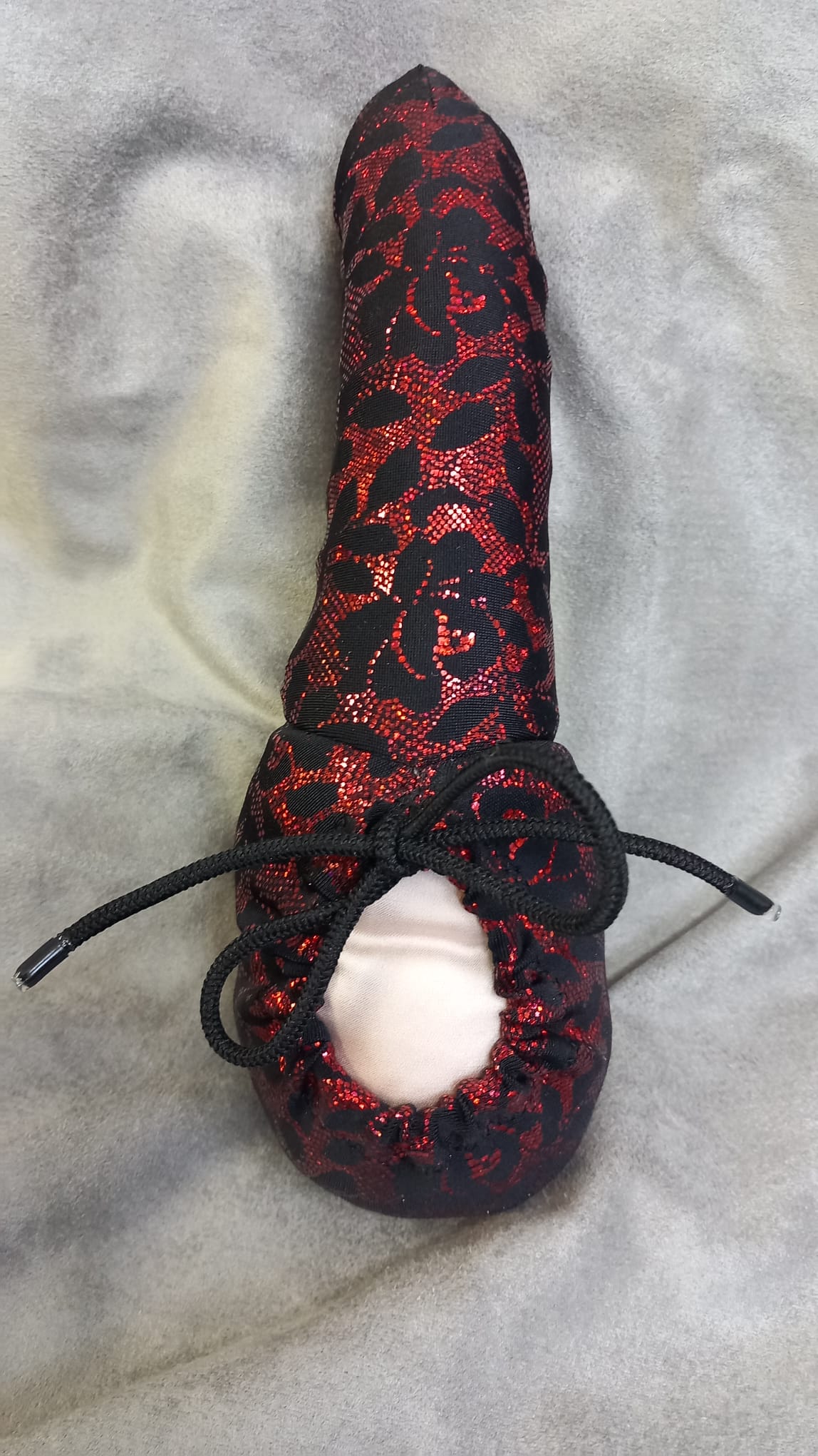 Penissocke, Lümmeltüte, Juwelensäckchen, schwarz/rot Hochglanz Sackhalter Lycra Willypyjama - SEXSENSE