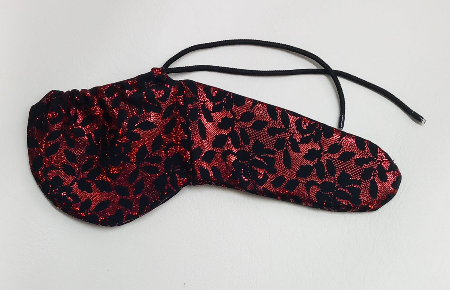 Penissocke, Lümmeltüte, Juwelensäckchen, schwarz/rot Hochglanz Sackhalter Lycra Willypyjama - SEXSENSE