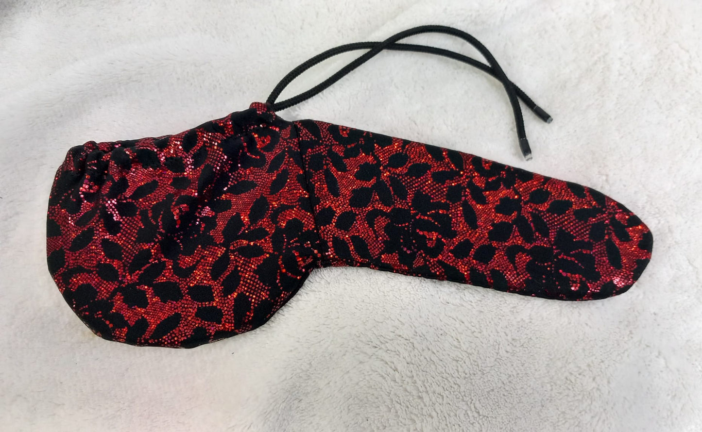 Penissocke, Lümmeltüte, Juwelensäckchen, schwarz/rot Hochglanz Sackhalter Lycra Willypyjama - SEXSENSE
