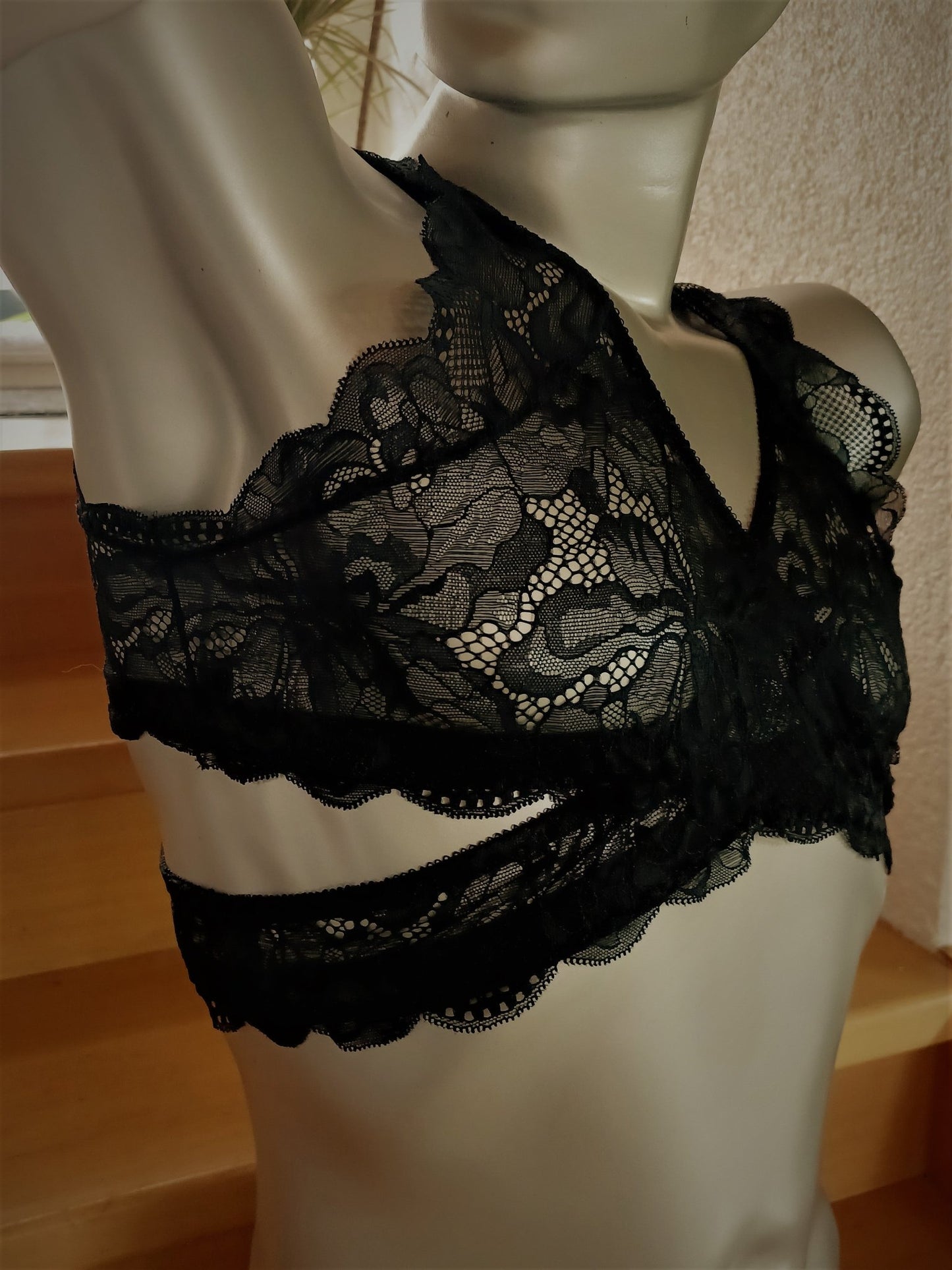 Sissy Herren Unterwäsche Rock mit String/Thong schwarz elastische französische Spitze doppellagig Gay Stufenrock - SEXSENSE
