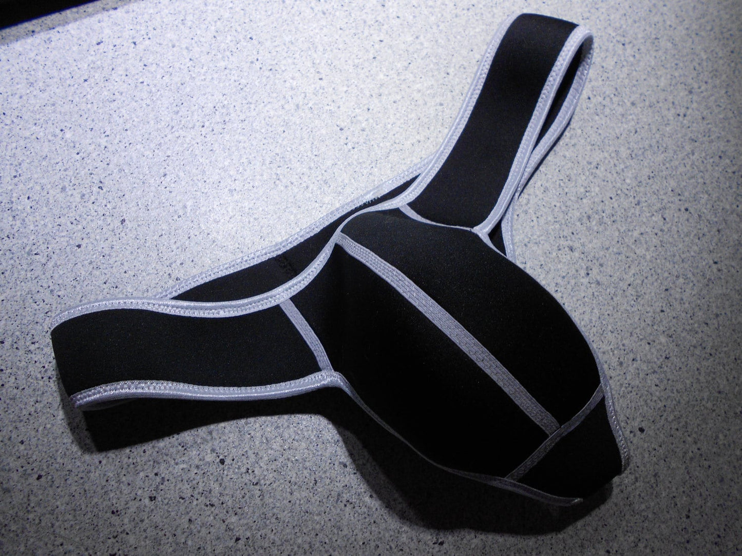 NEOPREN Herren String/Slip in schwarz Fetisch Profischwimmer Schwitzhose - SEXSENSE