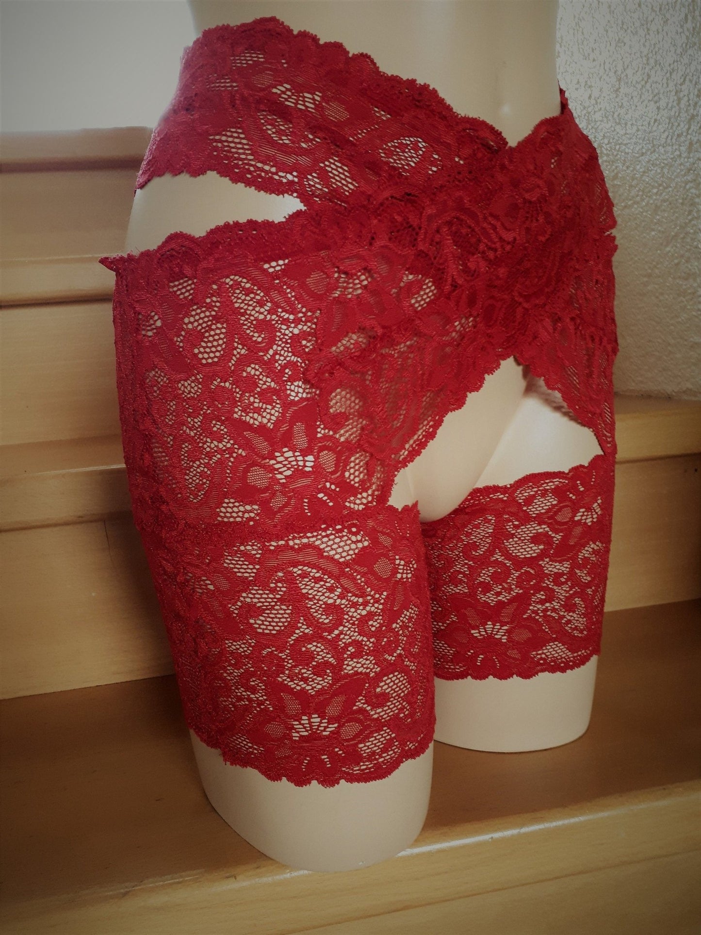 Stay Hip, Oberschenkelschoner elastische Spitze in rot Gr 36 - 42, Dessous, Lingerie, Strumpfband ouvert Maßgefertigt sexy Toy - SEXSENSE