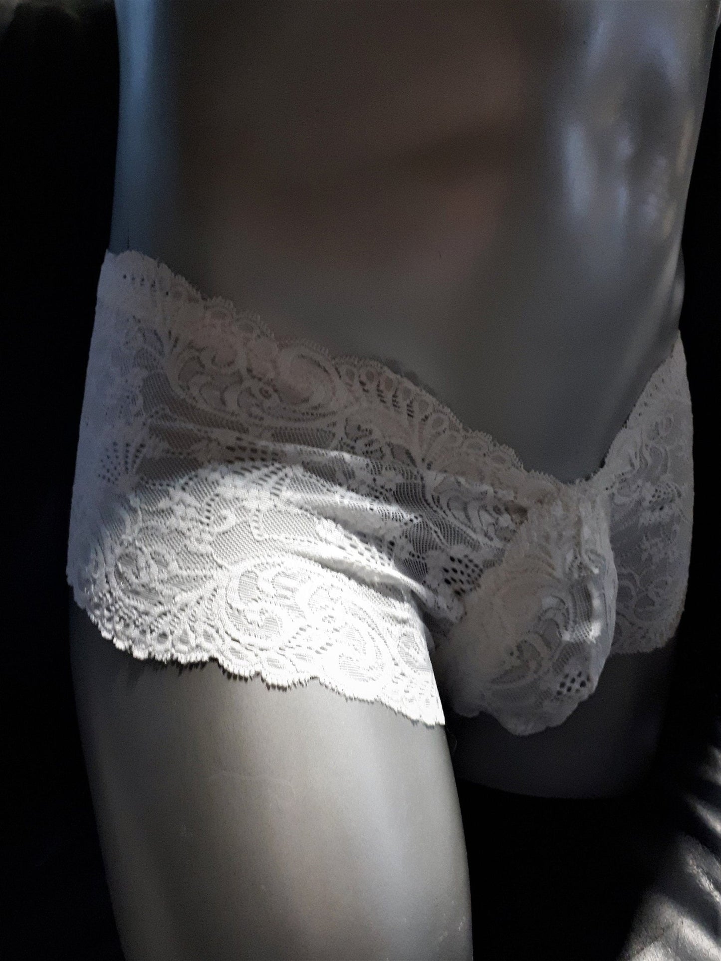 Spitzen Boxershorts/Thong in 4 Farben mit Push - Up ouvert plus Silikon Cockring - SEXSENSE