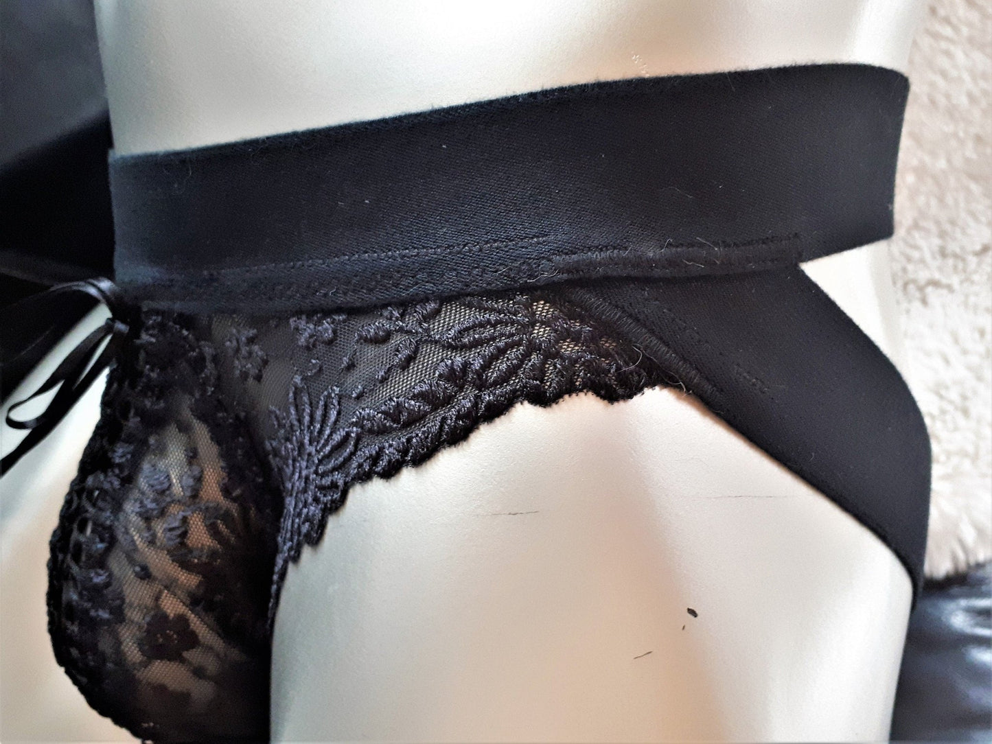 Corsage geschnürter Spitzen - Thong Dessous schwarzes Korsett - Suspensorium - SEXSENSE