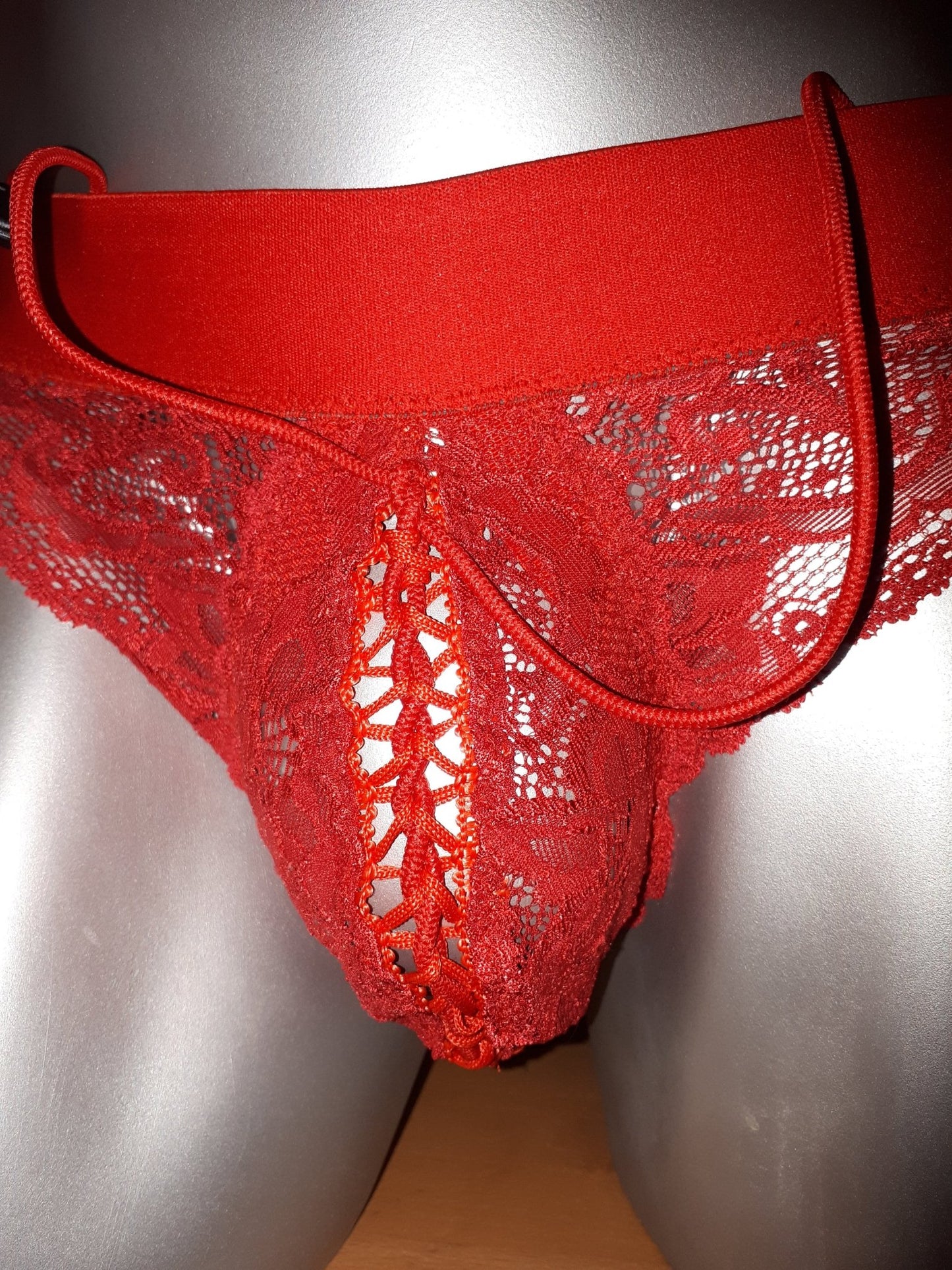 "Korsett" Spitzen - Corsagen - Thong rot Sissy Suspensorium geschnürt Play - Toy und Cockring - SEXSENSE