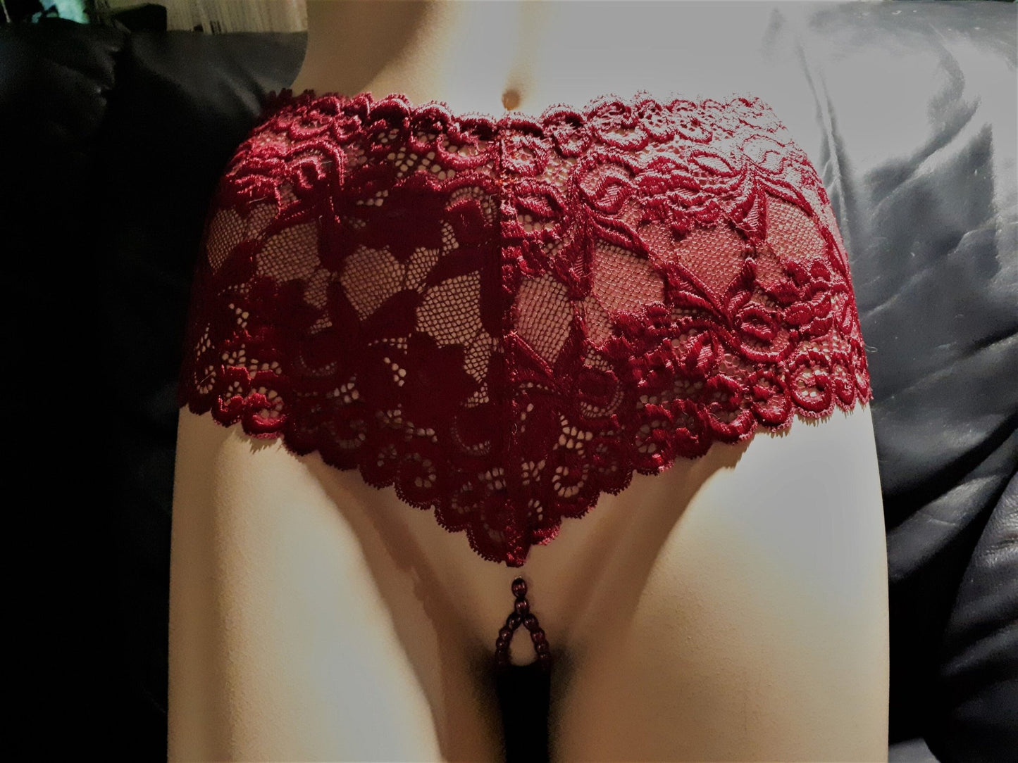 Perlen String Damen Slip elastische Spitze echte Süßwasser Zucht - Perlen in Dunkelrot - SEXSENSE