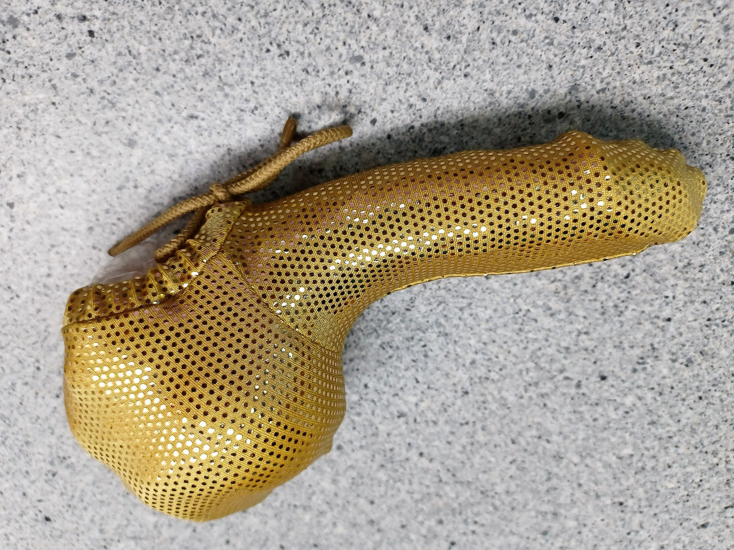 Goldene Penissocke aus elastischem Lycra, vorne geschlossen mit Gummibändel zum Schnüren