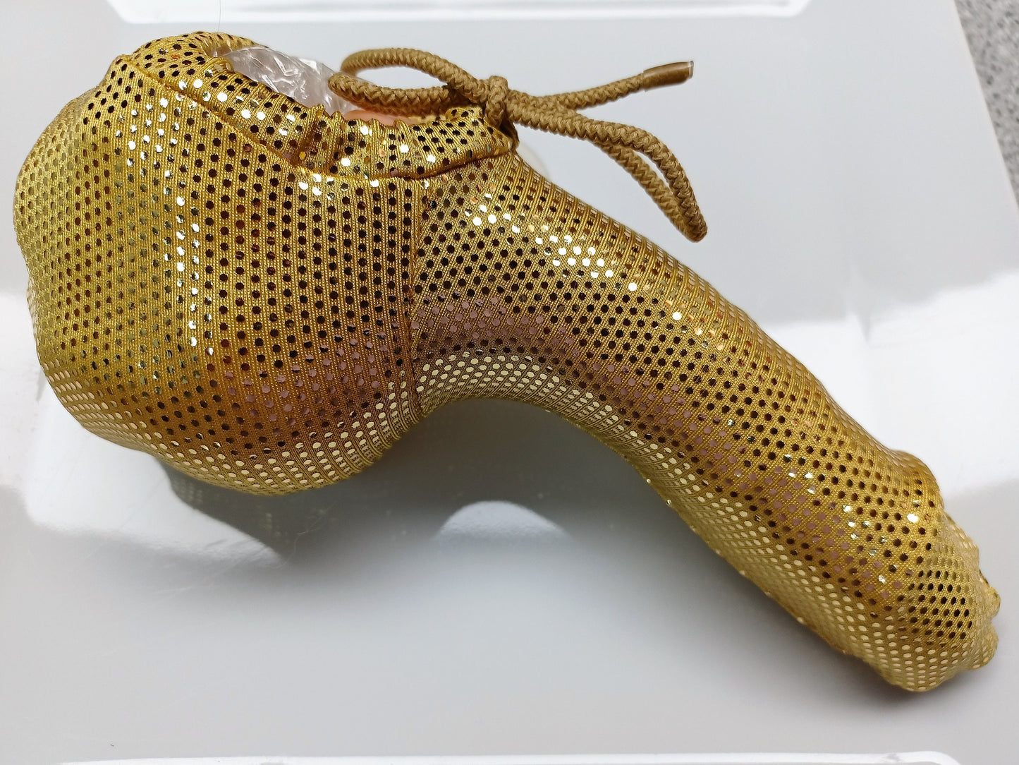 Goldene Penissocke aus elastischem Lycra, vorne geschlossen mit Gummibändel zum Schnüren