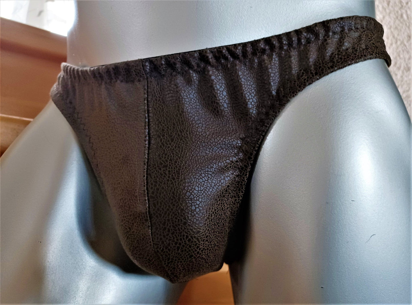 LETZTER ARTIKEL Leder Herren String Badehose Suede Waschleder in olivegrün - SEXSENSE