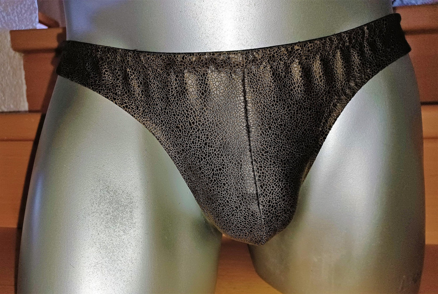 LETZTER ARTIKEL Leder Herren String Badehose Suede Waschleder in olivegrün - SEXSENSE