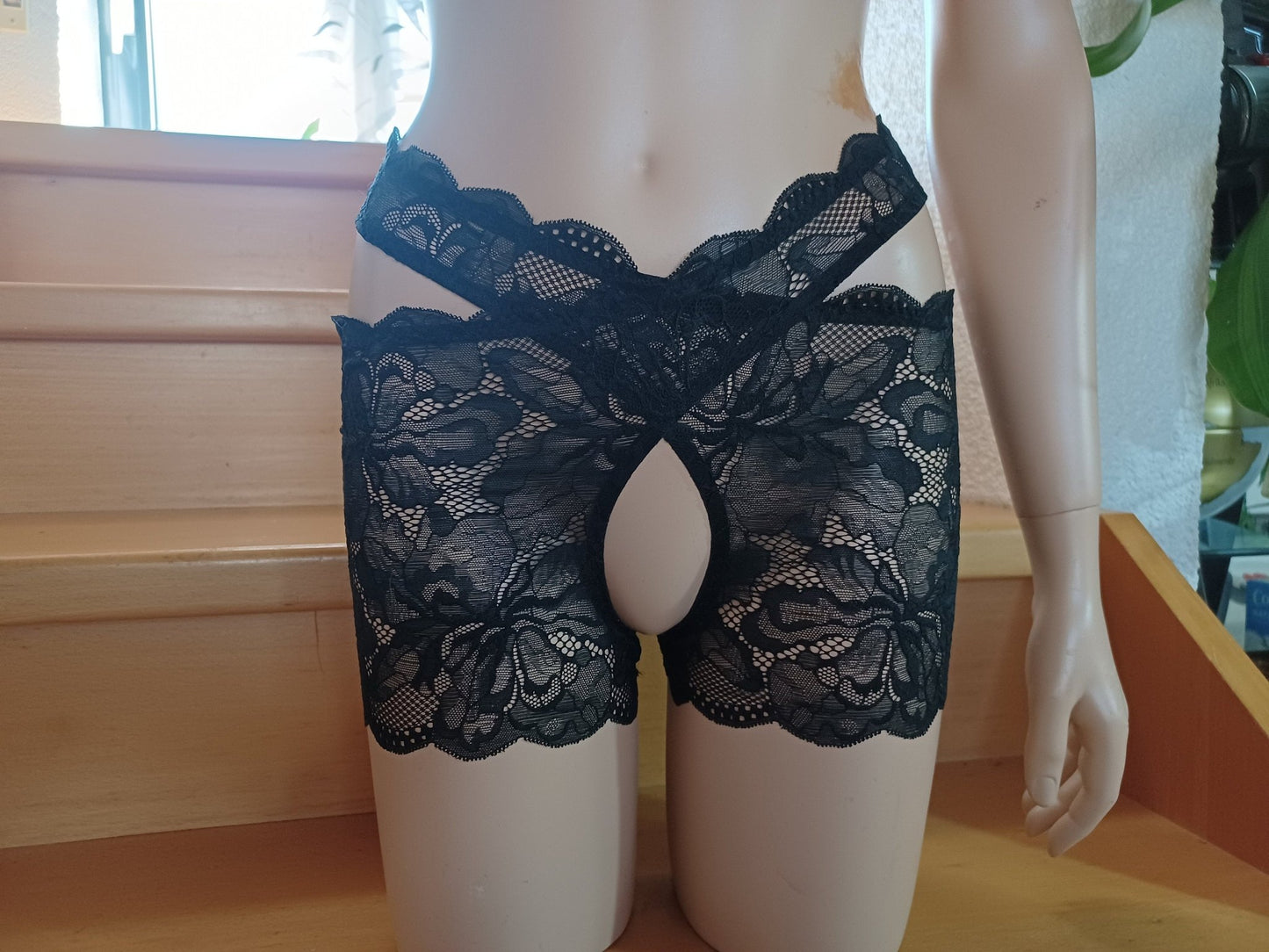 Stay Hip, 2 - teilige Strapse aus elastischer Spitze schwarz glänzend Dessous, Lingerie, Strumpfband ouvert Maßanfertigung sexy Toy - SEXSENSE