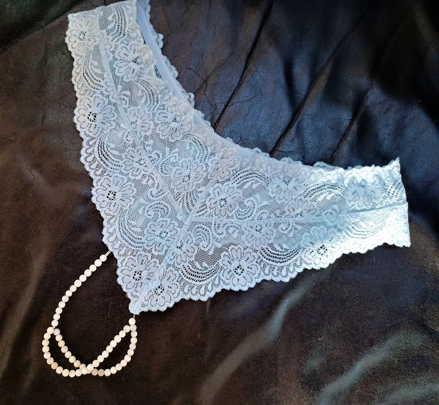 Perlenstring Unterwäsche Damen hellblau sexy Lingerie Slip elastische Spitze echte weiße Perlmutt - Perlen - SEXSENSE