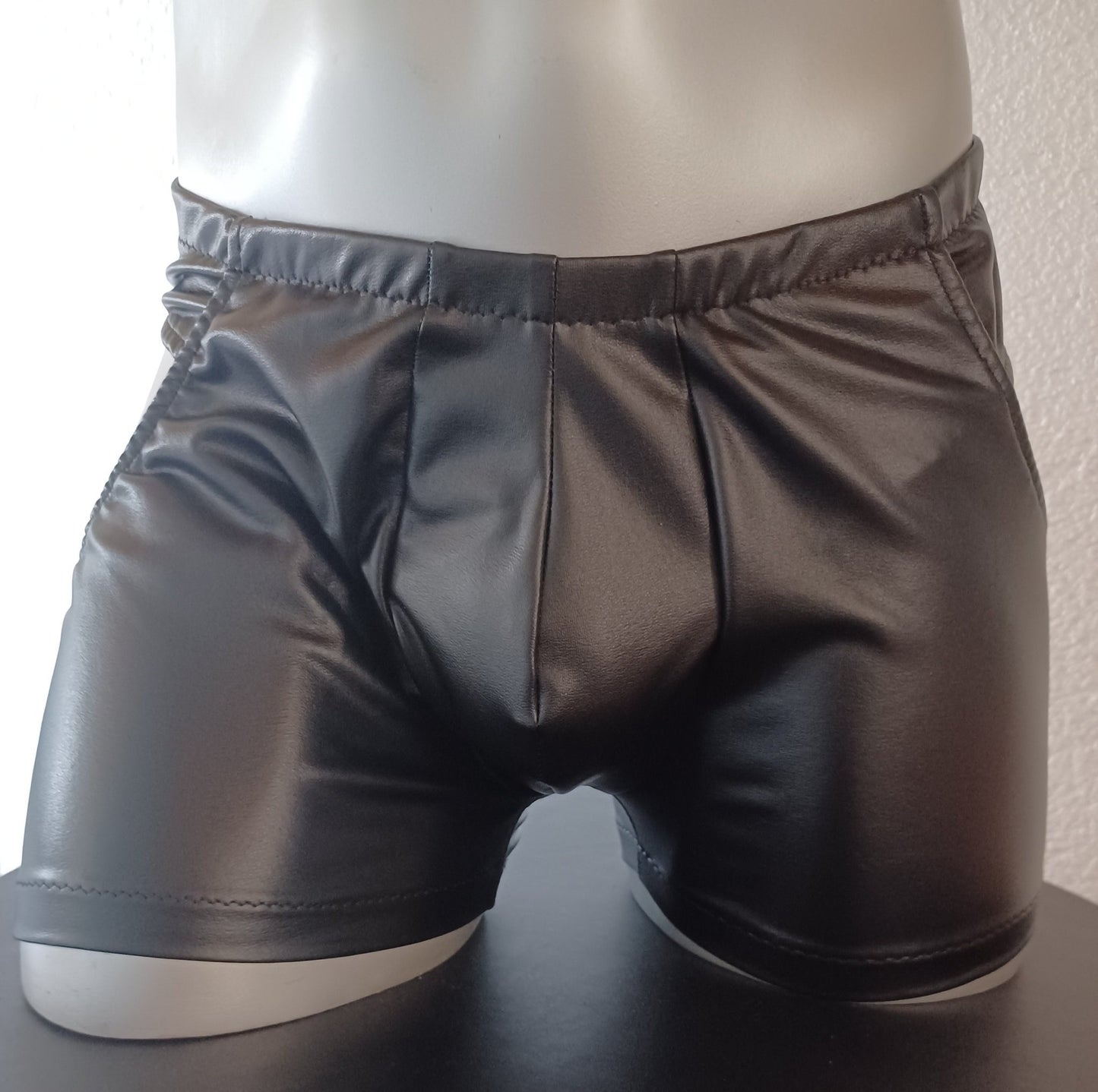 Open Butt Reizwäsche ouvert schwarz Glattleder - Imitat Herren Dessous Boxershorts - SEXSENSE
