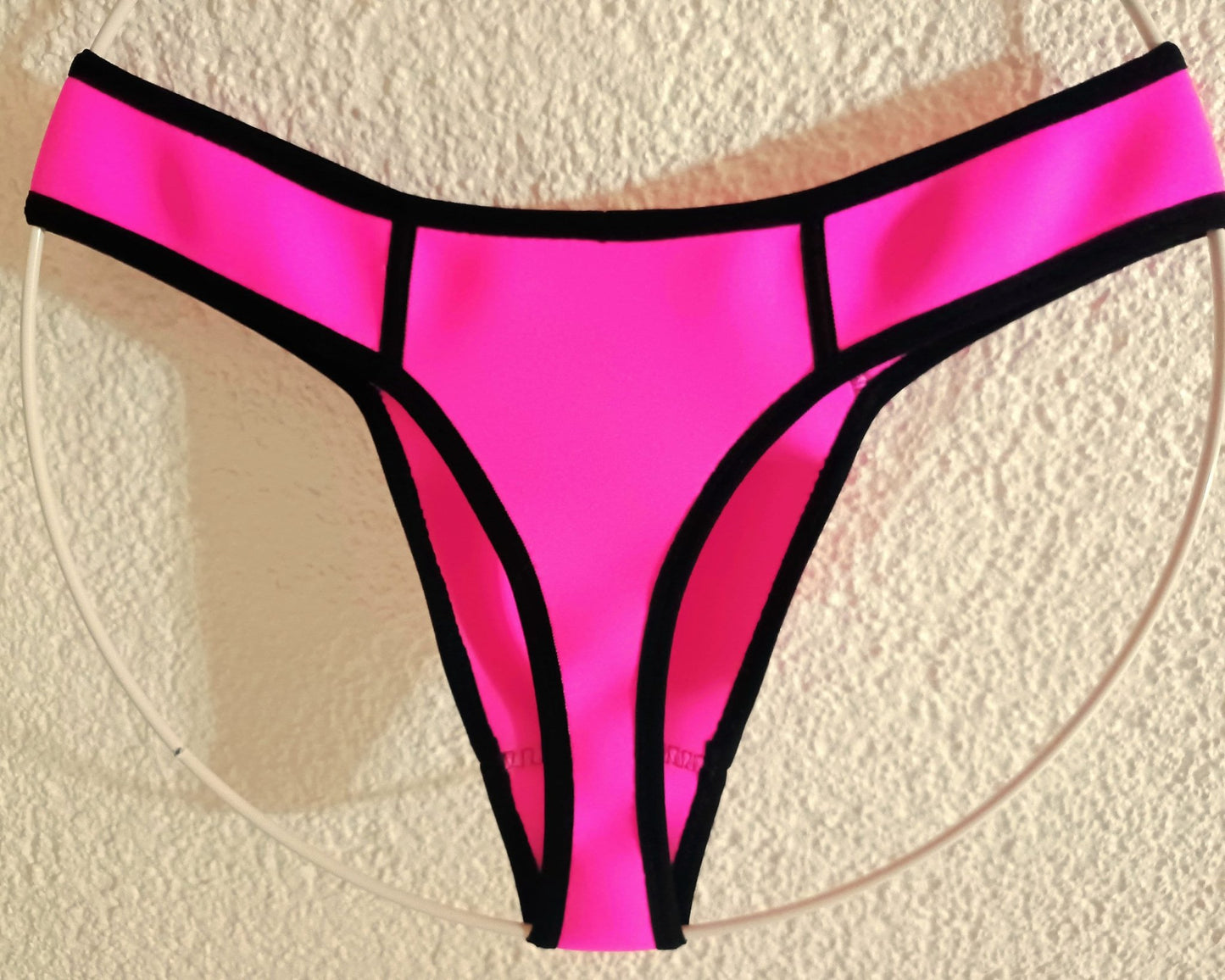 Badehose Neopren String Tanga neonpink Schwitzhose und weitere Farben - SEXSENSE