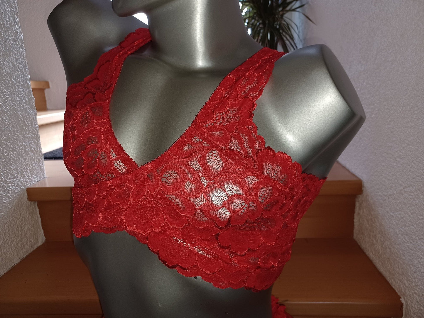 Sissy Herren Unterwäsche Set 3 - teilig rot elastische Spitze Unikat String oder Thong mit Rock + Bustier - SEXSENSE