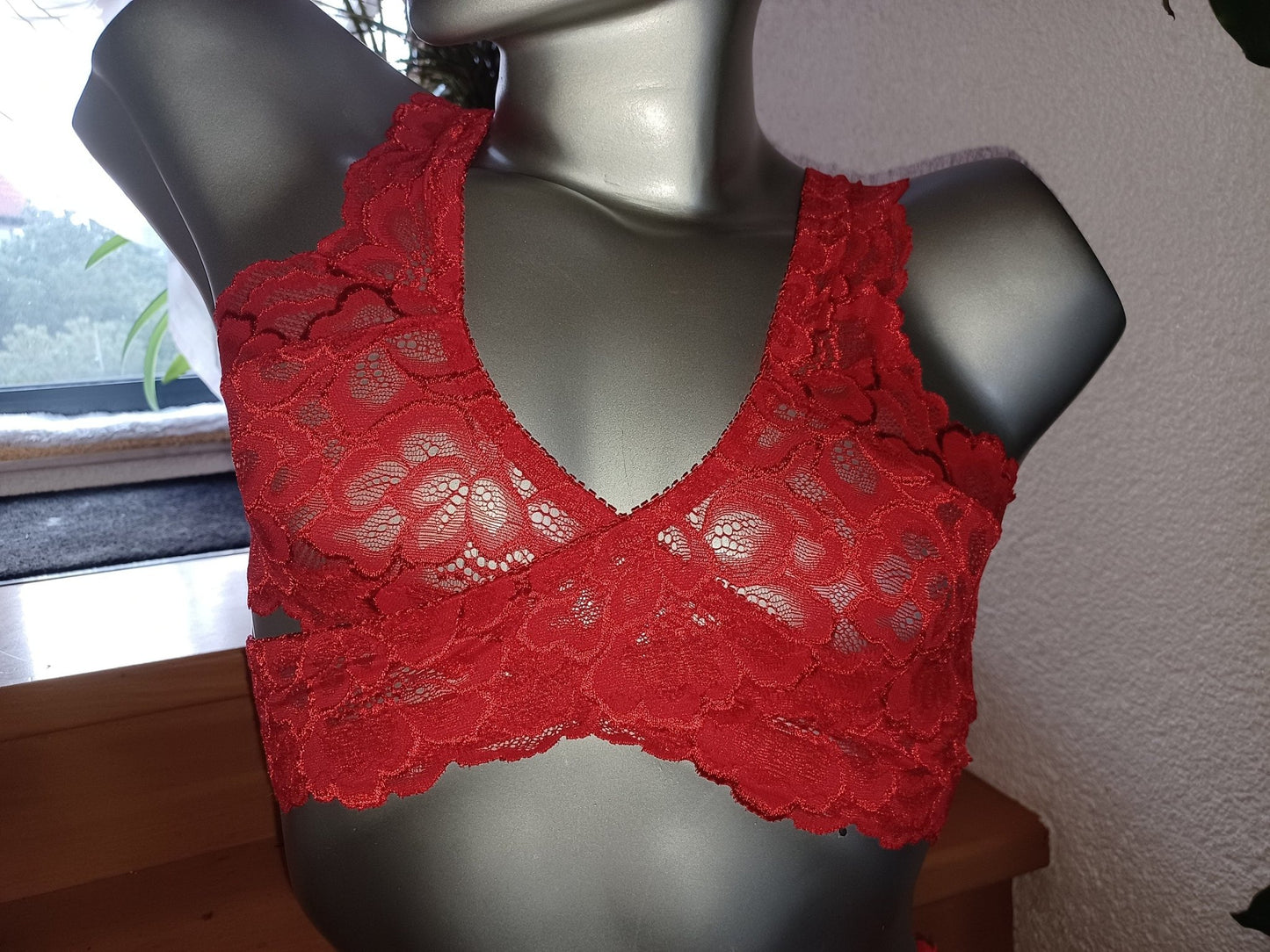 Sissy Herren Unterwäsche Set 3 - teilig rot elastische Spitze Unikat String oder Thong mit Rock + Bustier - SEXSENSE
