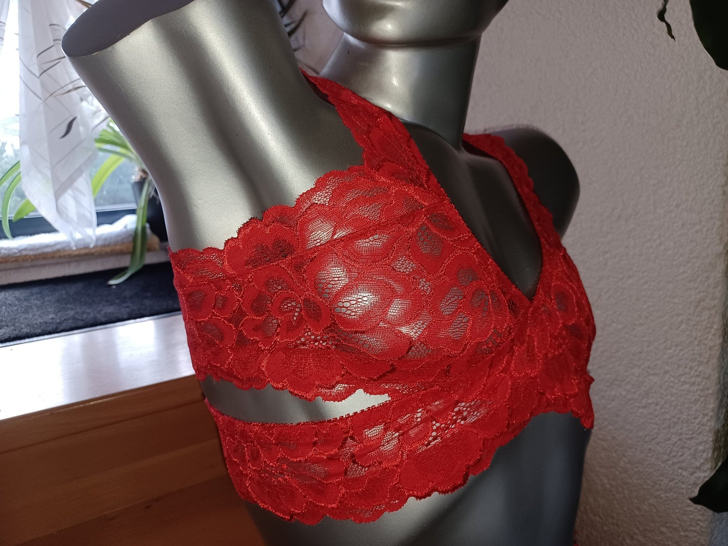 Sissy Herren Unterwäsche Set 3 - teilig rot elastische Spitze Unikat String oder Thong mit Rock + Bustier - SEXSENSE