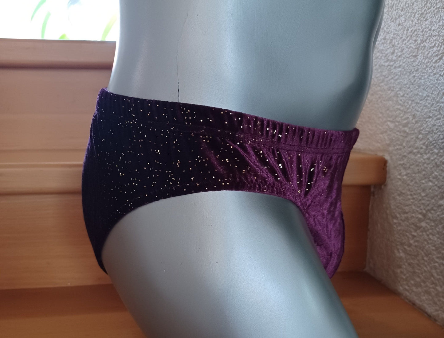 Badehose full Butt elastischer Lycra Samt Beerenfarben mit Goldglitter - SEXSENSE