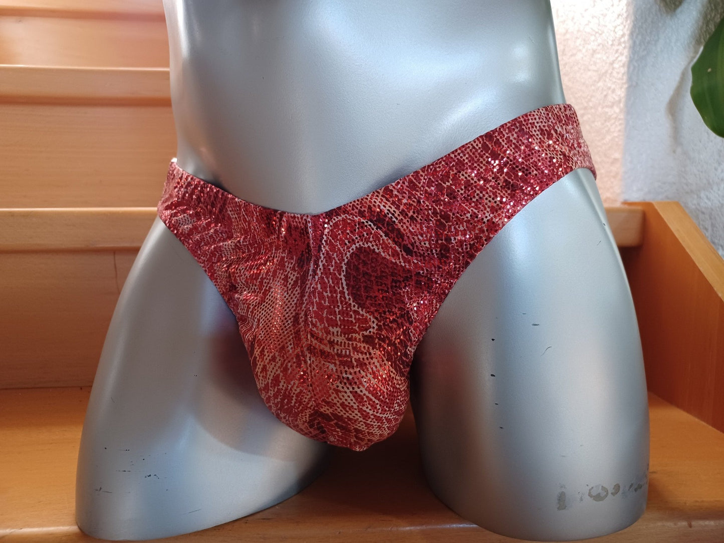 Badehose 3/4 Butt tiefer Bund Herren elastisches Lycra rot Metallic marmoriert - SEXSENSE