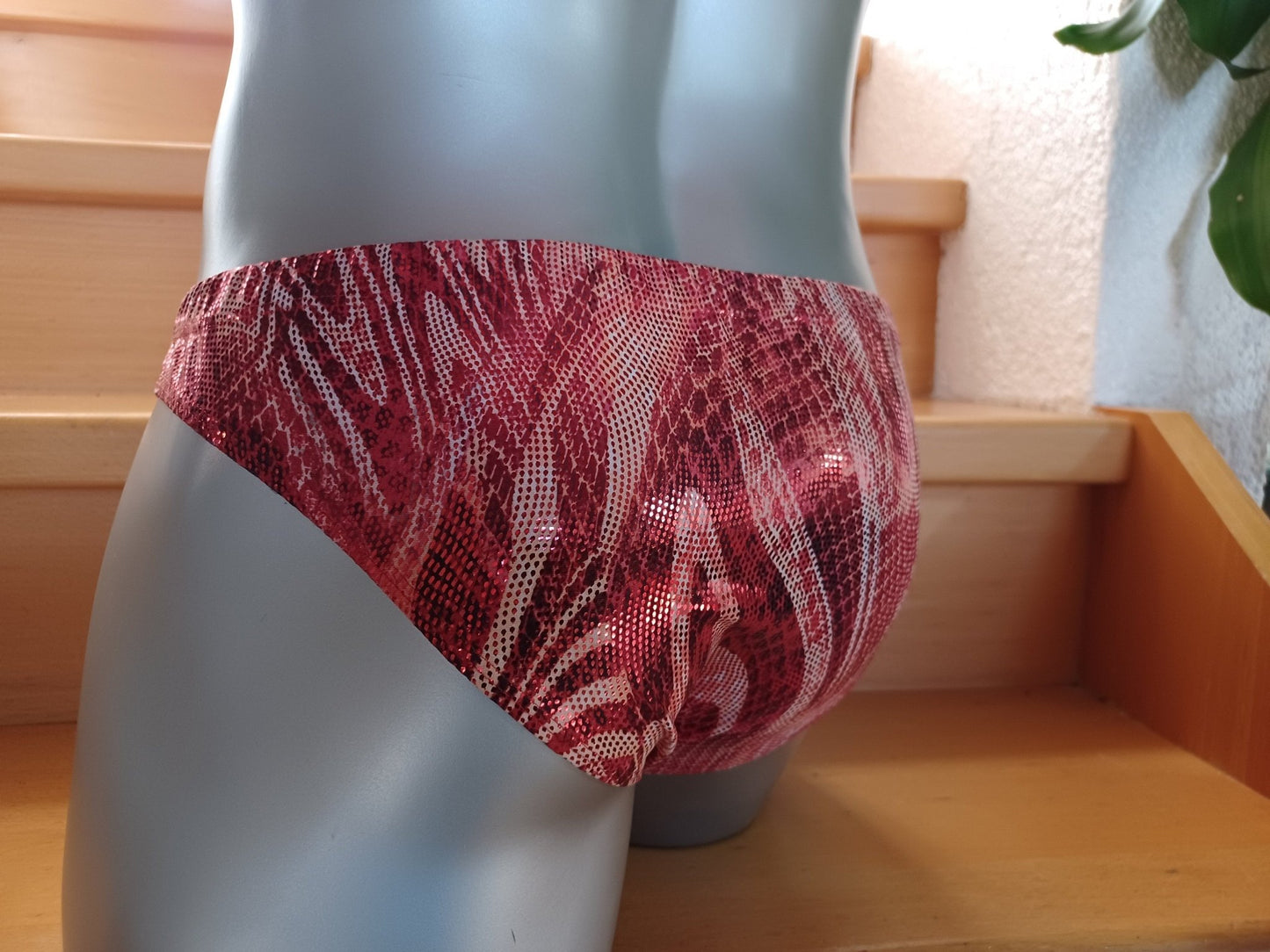 Badehose 3/4 Butt tiefer Bund Herren elastisches Lycra rot Metallic marmoriert - SEXSENSE