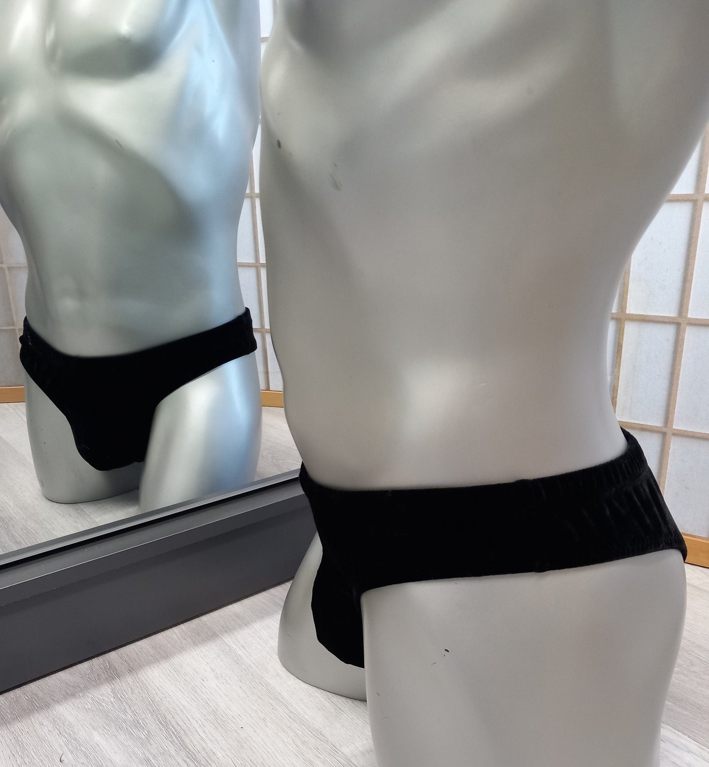 Herren Badehose/String halber Po elastischer schwarzer Lycra - Samt - SEXSENSE
