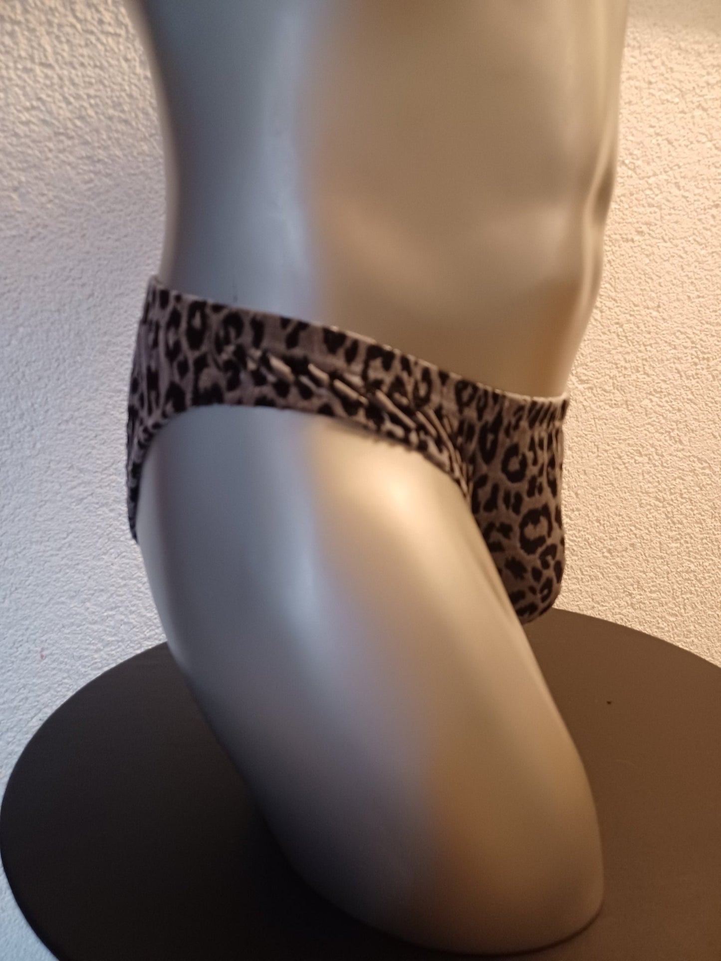 Slip Herren Low Waist Cut schwarz/Silber Dessous Leo - Samt Ausbrenner - SEXSENSE