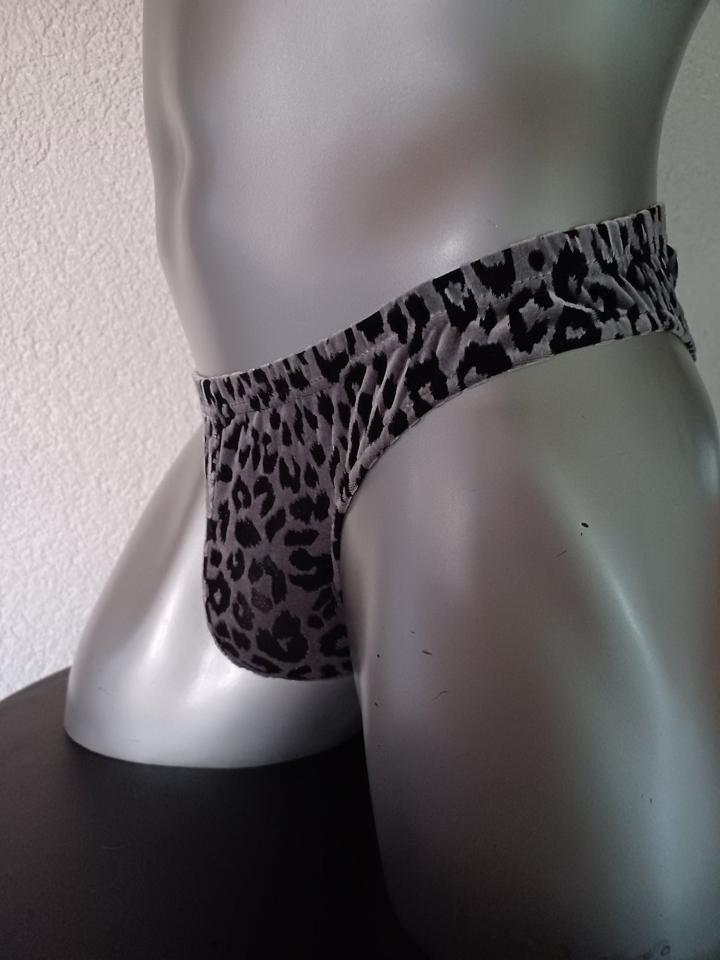 Slip Herren Low Waist Cut schwarz/Silber Dessous Leo - Samt Ausbrenner - SEXSENSE