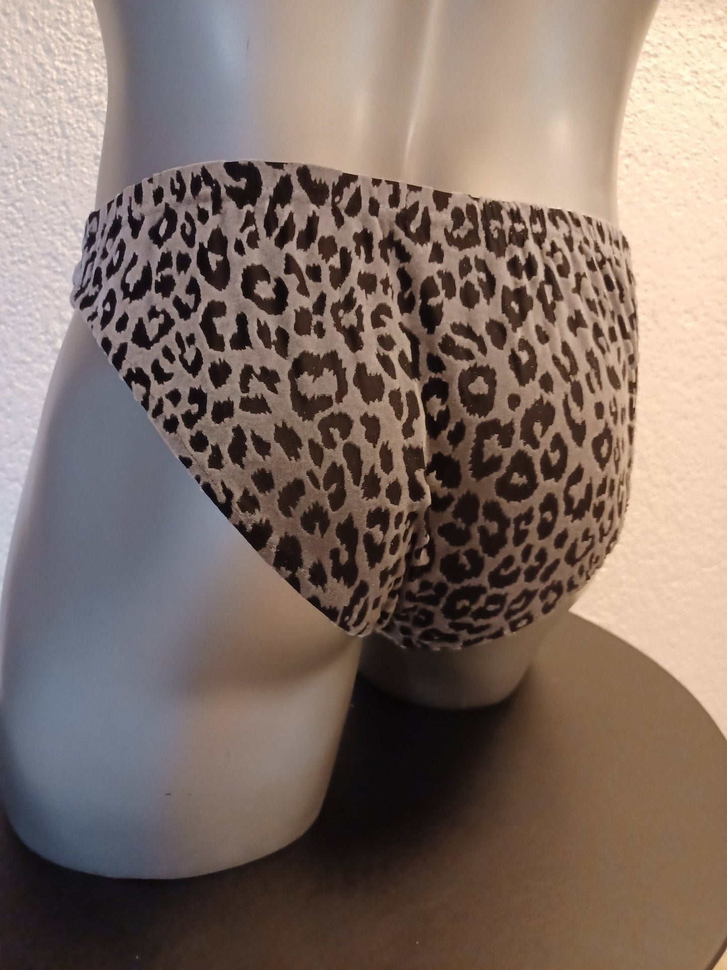 Slip Herren Low Waist Cut schwarz/Silber Dessous Leo - Samt Ausbrenner - SEXSENSE