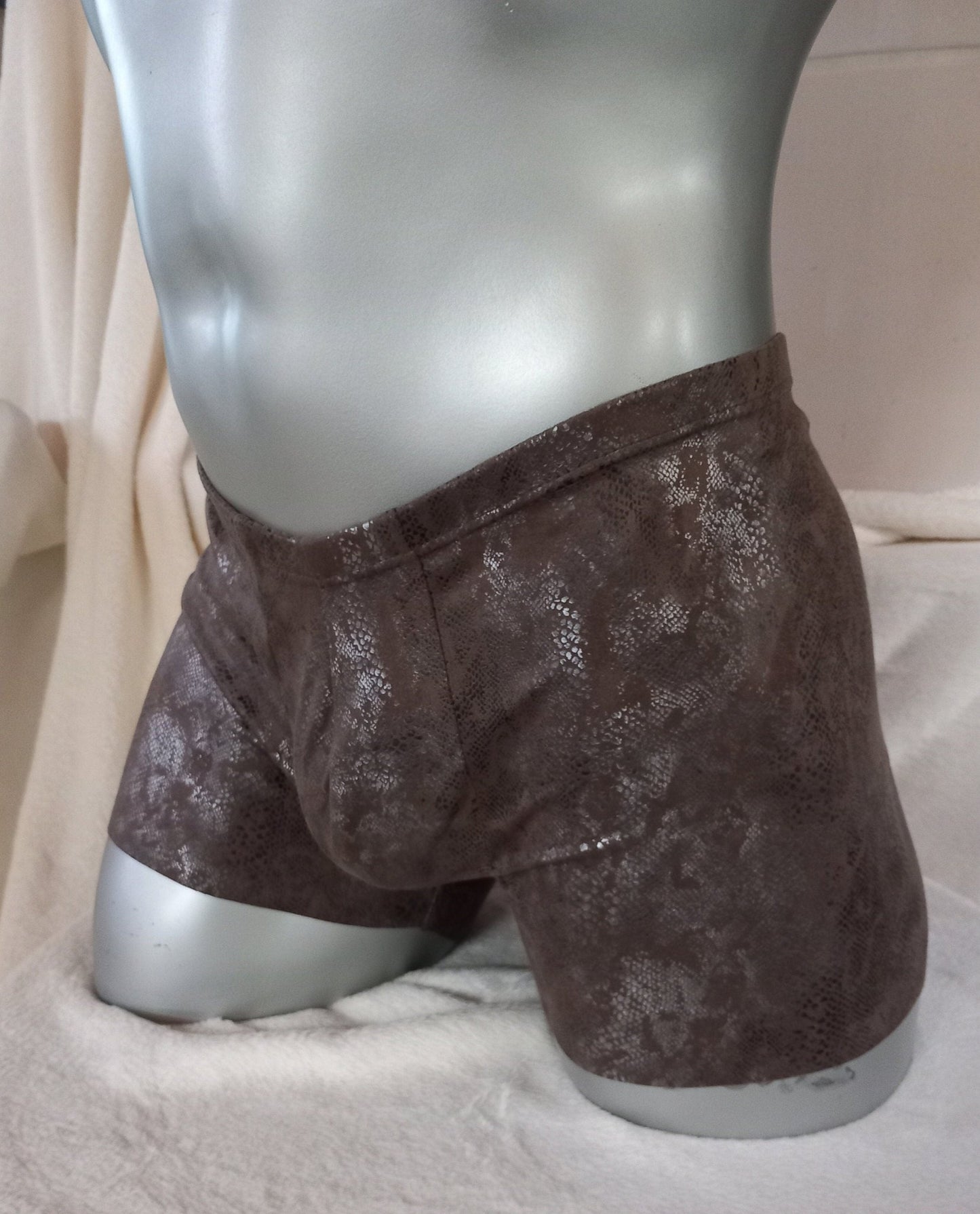 Boxershorts Badehose elastisches dunkelbraunes Wildlederimitat im Snakeprint - SEXSENSE