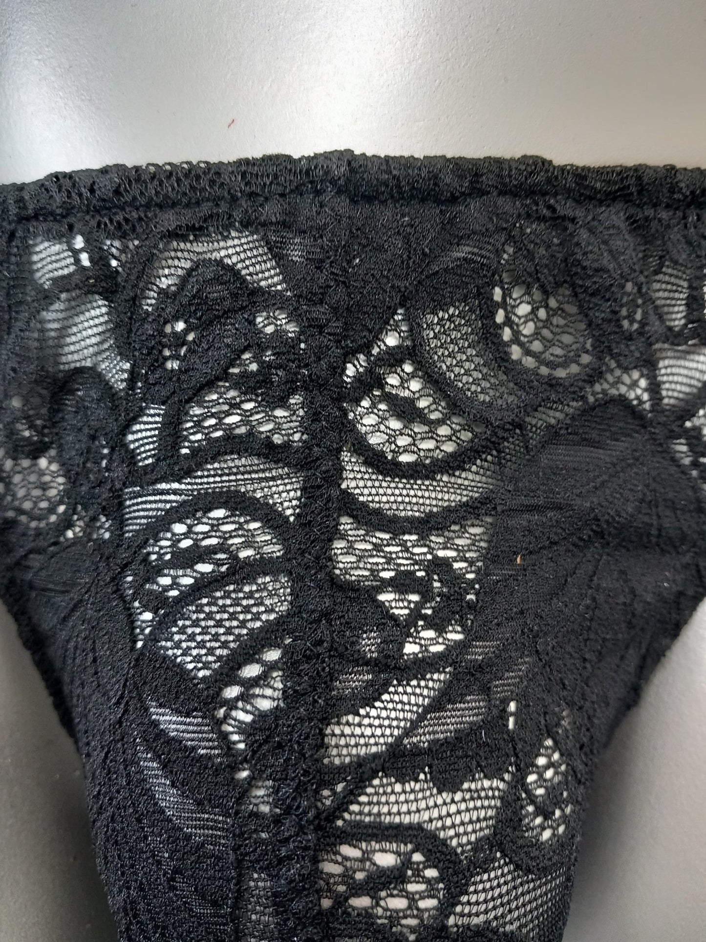 String Low Waist Spitze schwarz - SEXSENSE