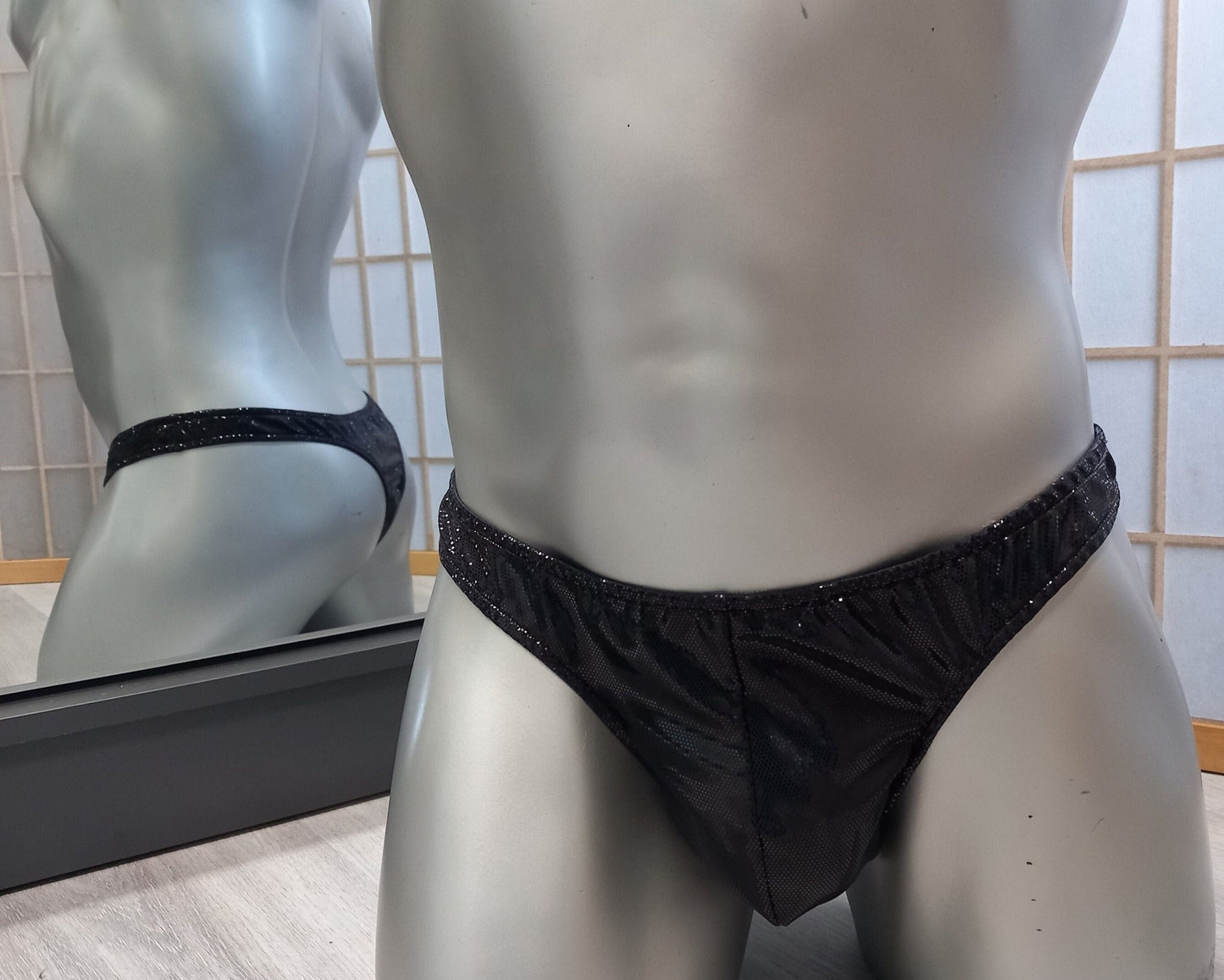 Badehose String Unikat Gr. M Lycra schwarz Lack hochglänzend mit schmalem Bund - SEXSENSE