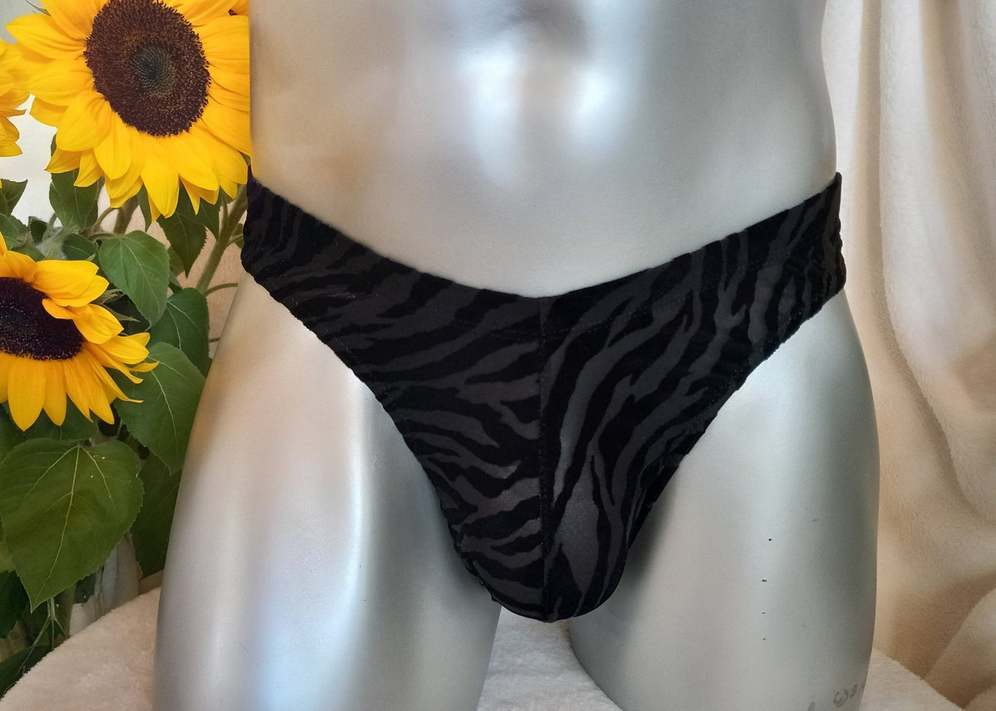 Slip Herren Low Waist Cut schwarz Dessous Zebra - Samt Ausbrenner - SEXSENSE