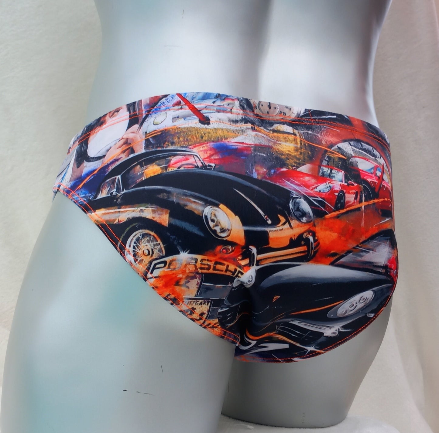 Badehose aus Scubajersey mit Porsche 911 allover Druck.