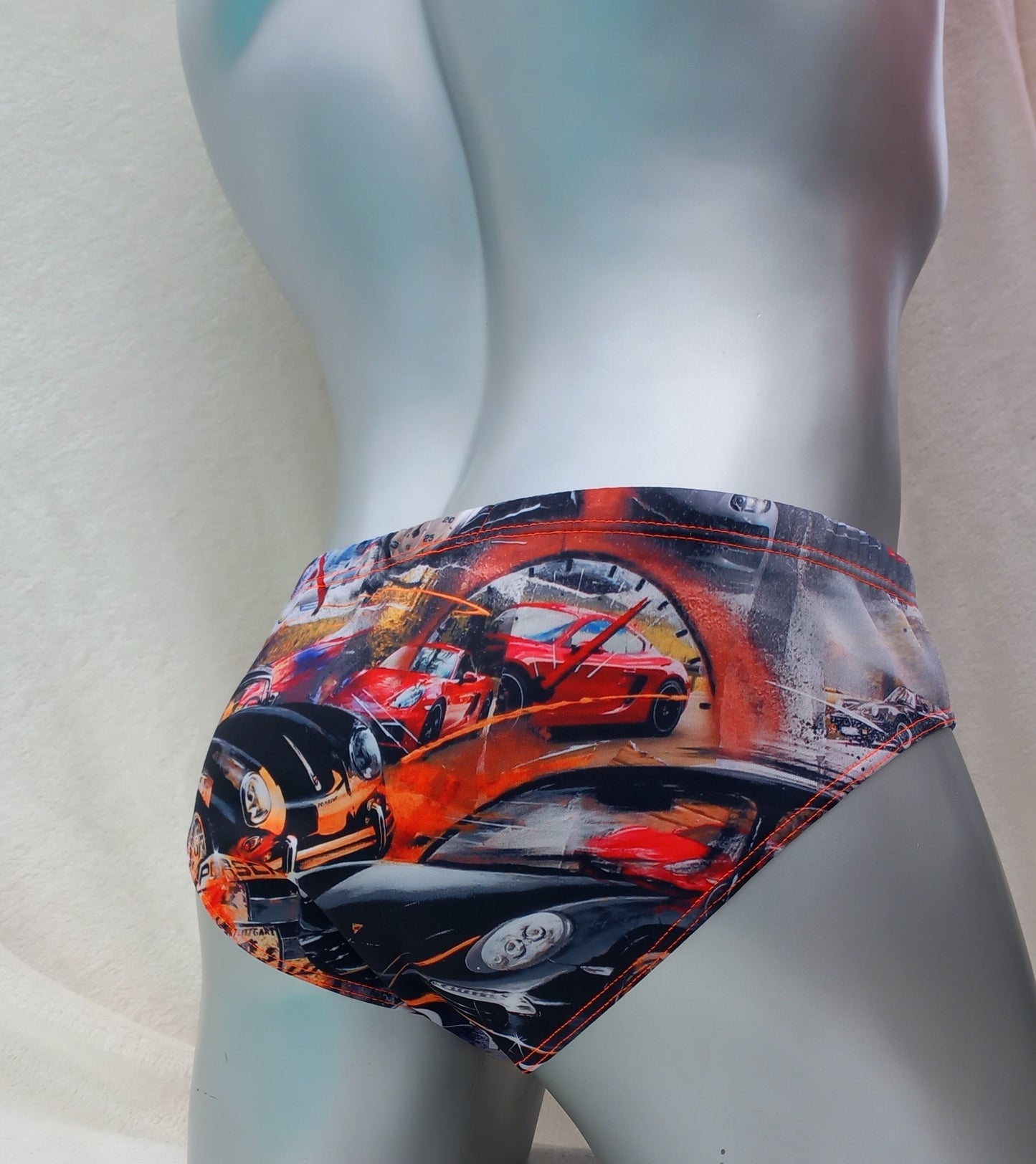 Badehose aus Scubajersey mit Porsche 911 allover Druck.