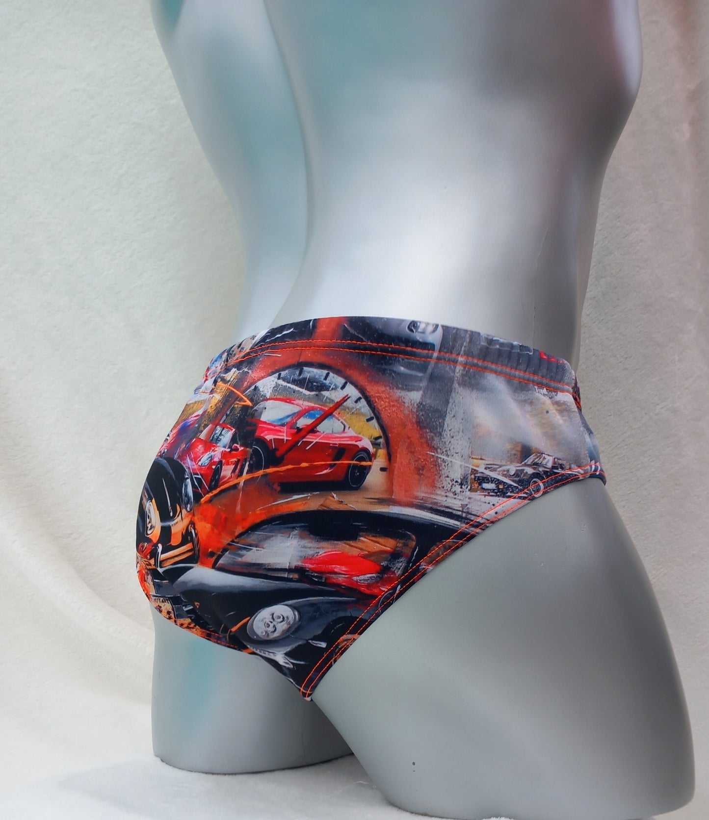 Badehose aus Scubajersey mit Porsche 911 allover Druck.